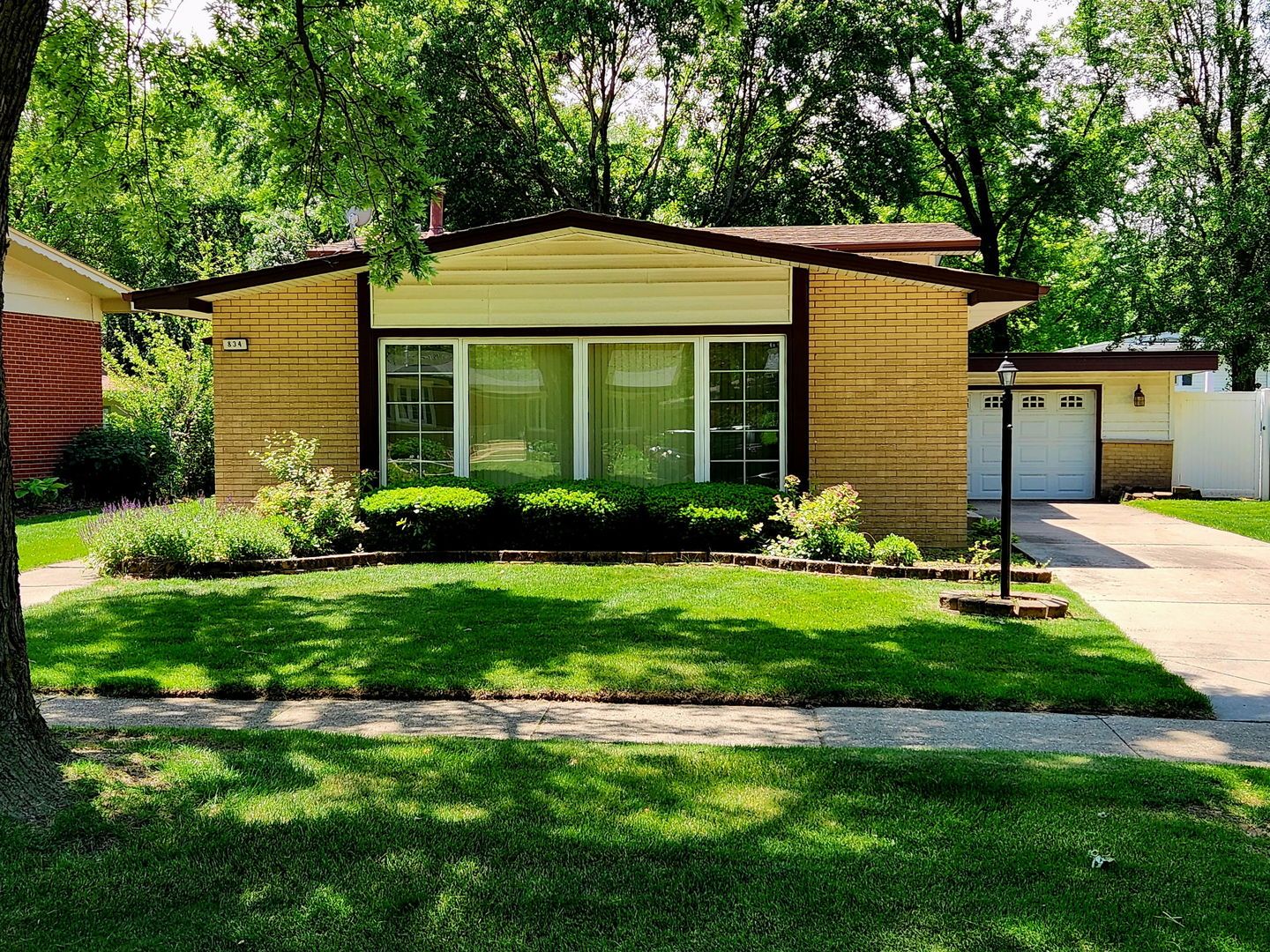 834 N Rainbow Drive — Glenwood, IL 60425