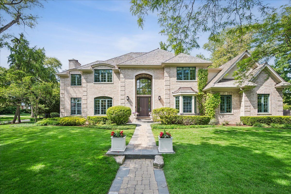 605 Skokie Lane S — Glencoe, IL 60022