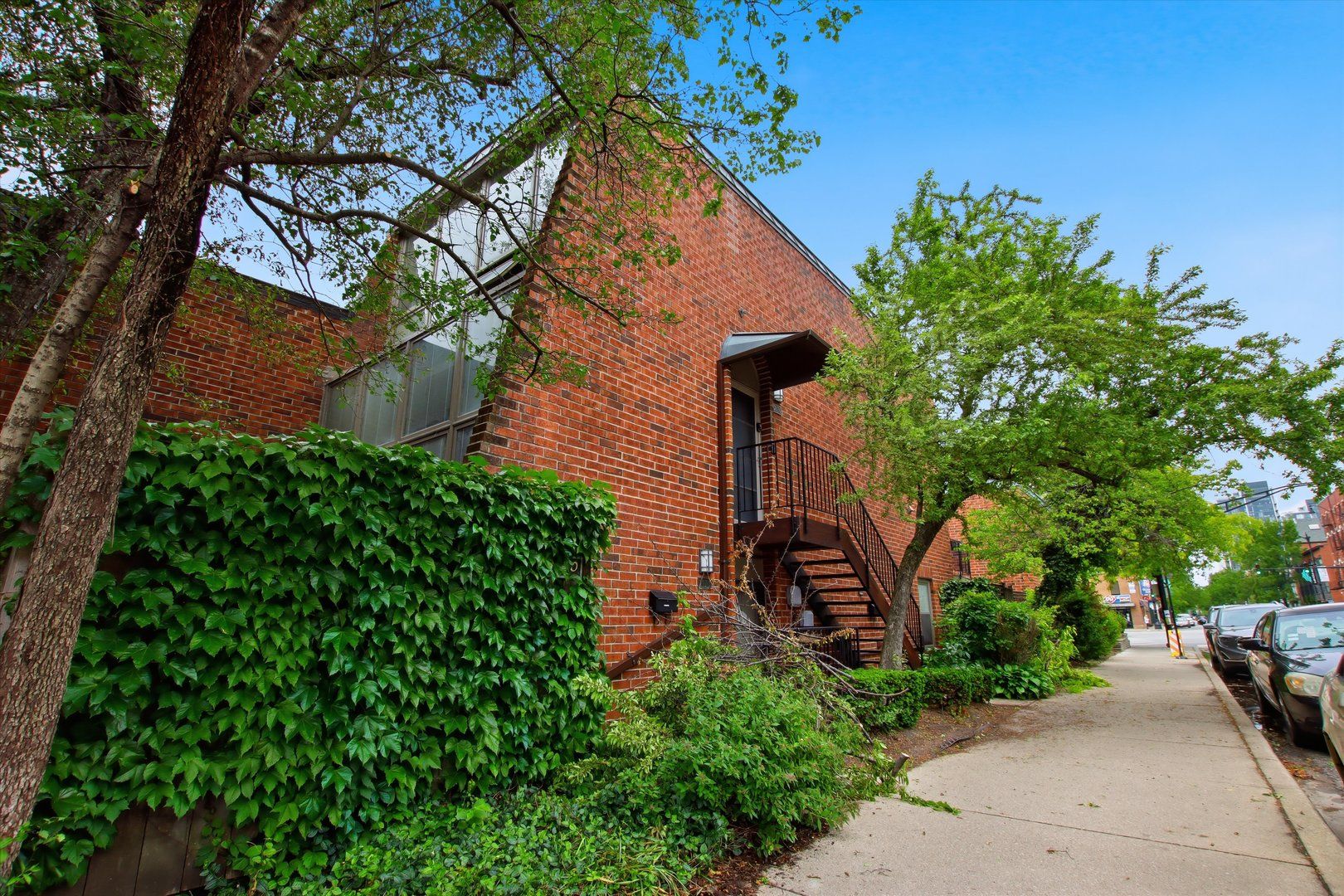 2170 N Lincoln Avenue — Chicago, IL 60614