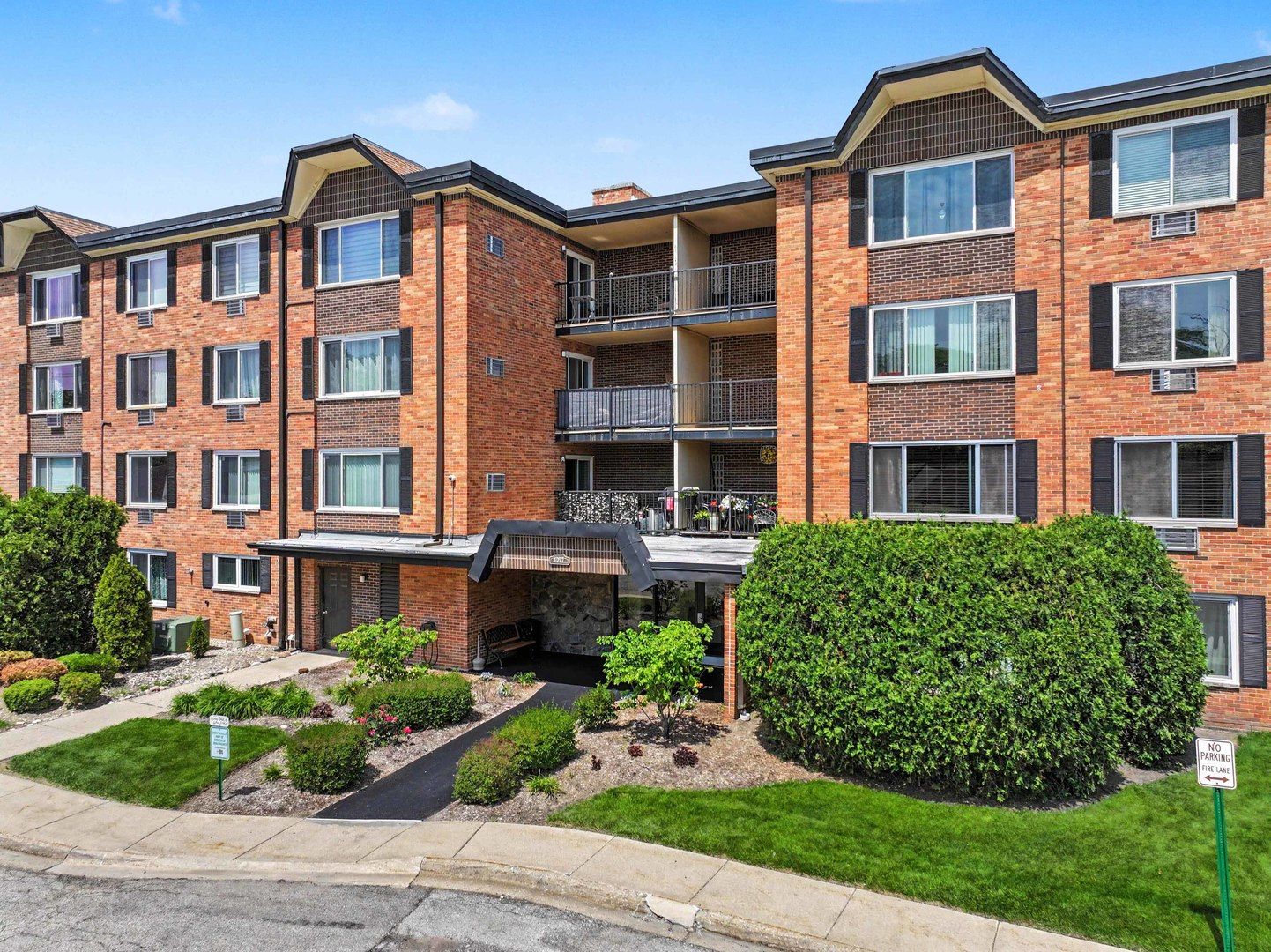 1227 S Old Wilke Road #210 — Arlington Heights, IL 60005