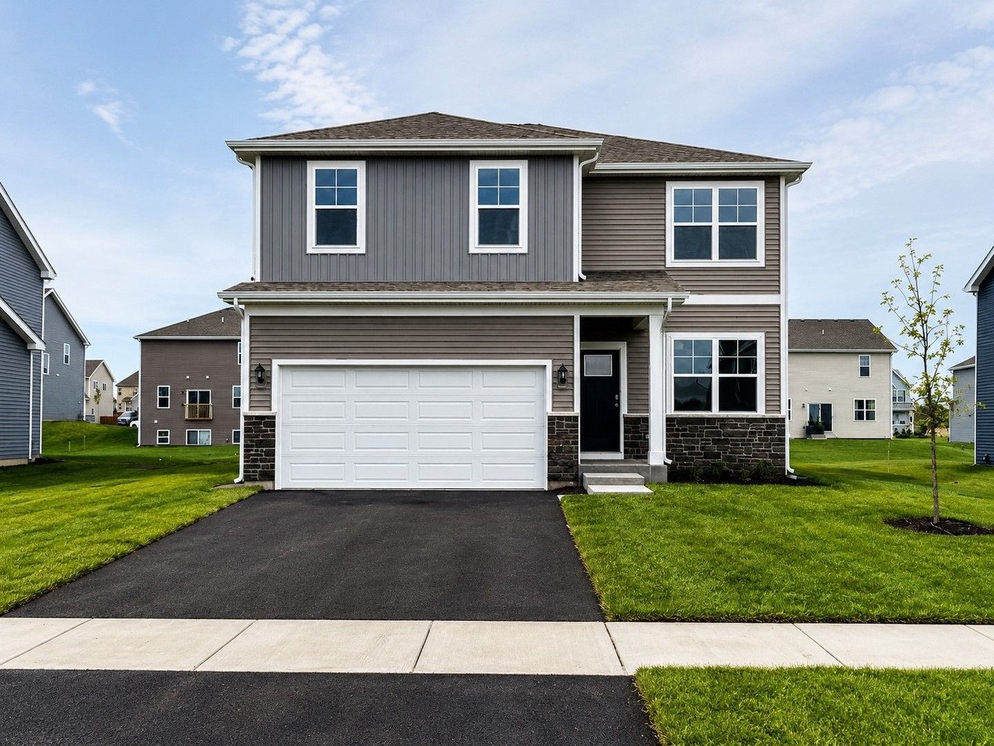 992 Sapphire Lane — Montgomery, IL 60538