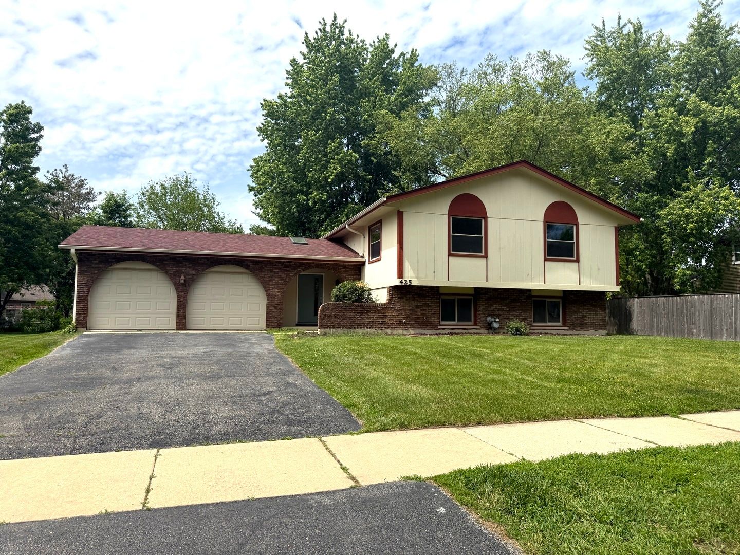 425 Carriage Hill Road — Naperville, IL 60565