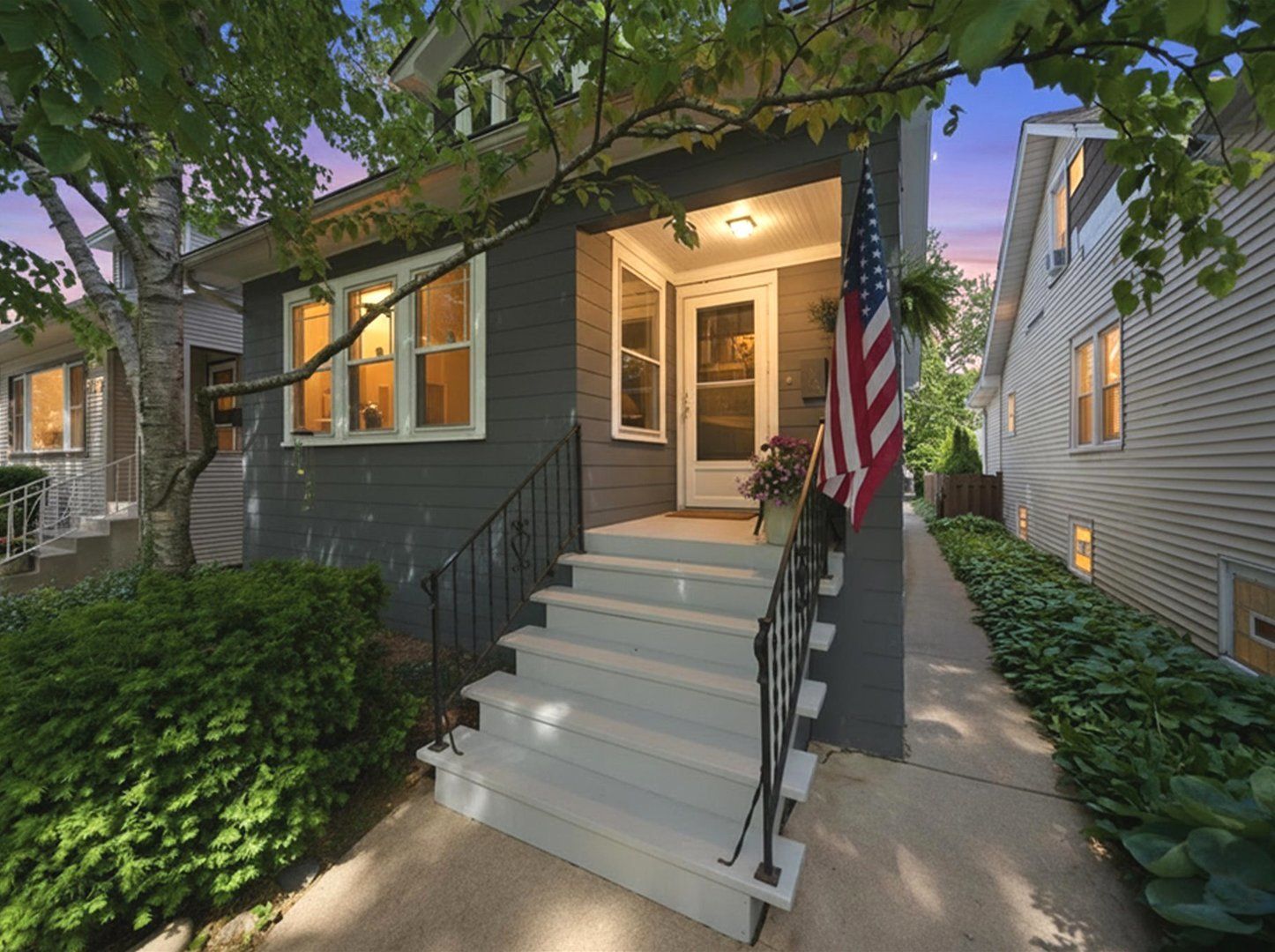 5733 N Marmora Avenue — Chicago, IL 60646