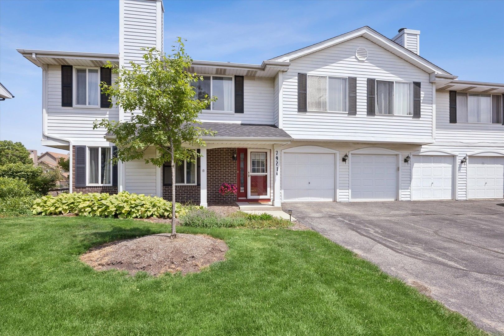 7921 Knottingham Circle #A — Darien, IL 60561
