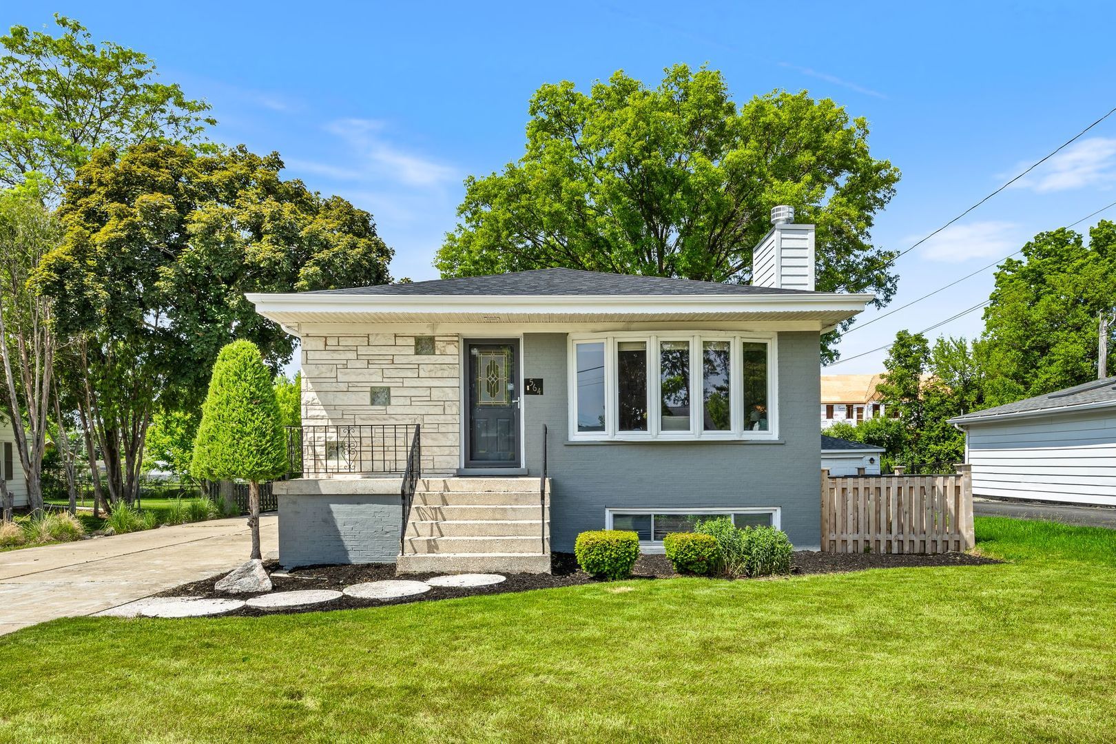 564 W Harrison Road — Lombard, IL 60148