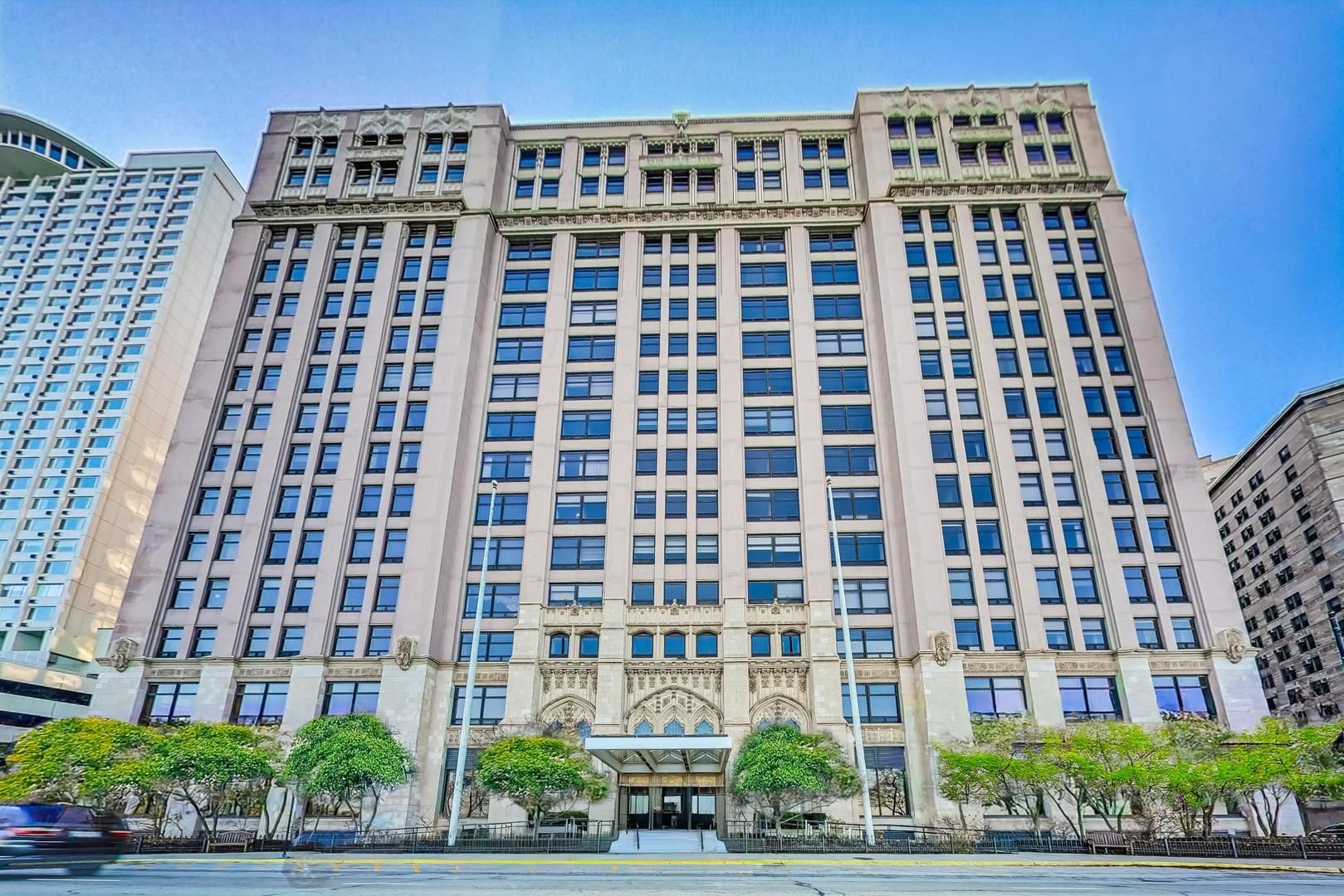 680 N Lake Shore Drive #221 — Chicago, IL 60611