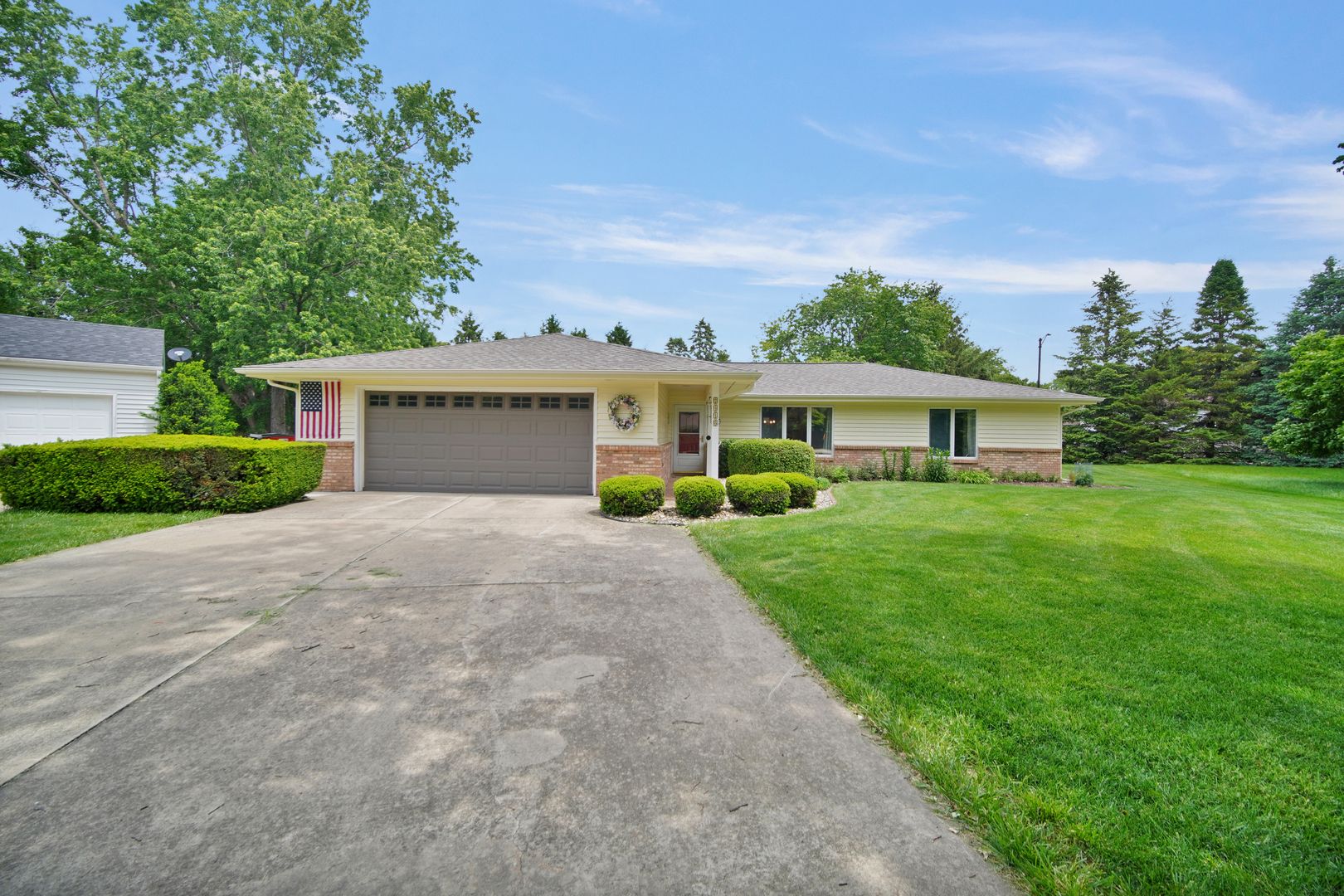 2418 N Nottingham Court — Champaign, IL 61821