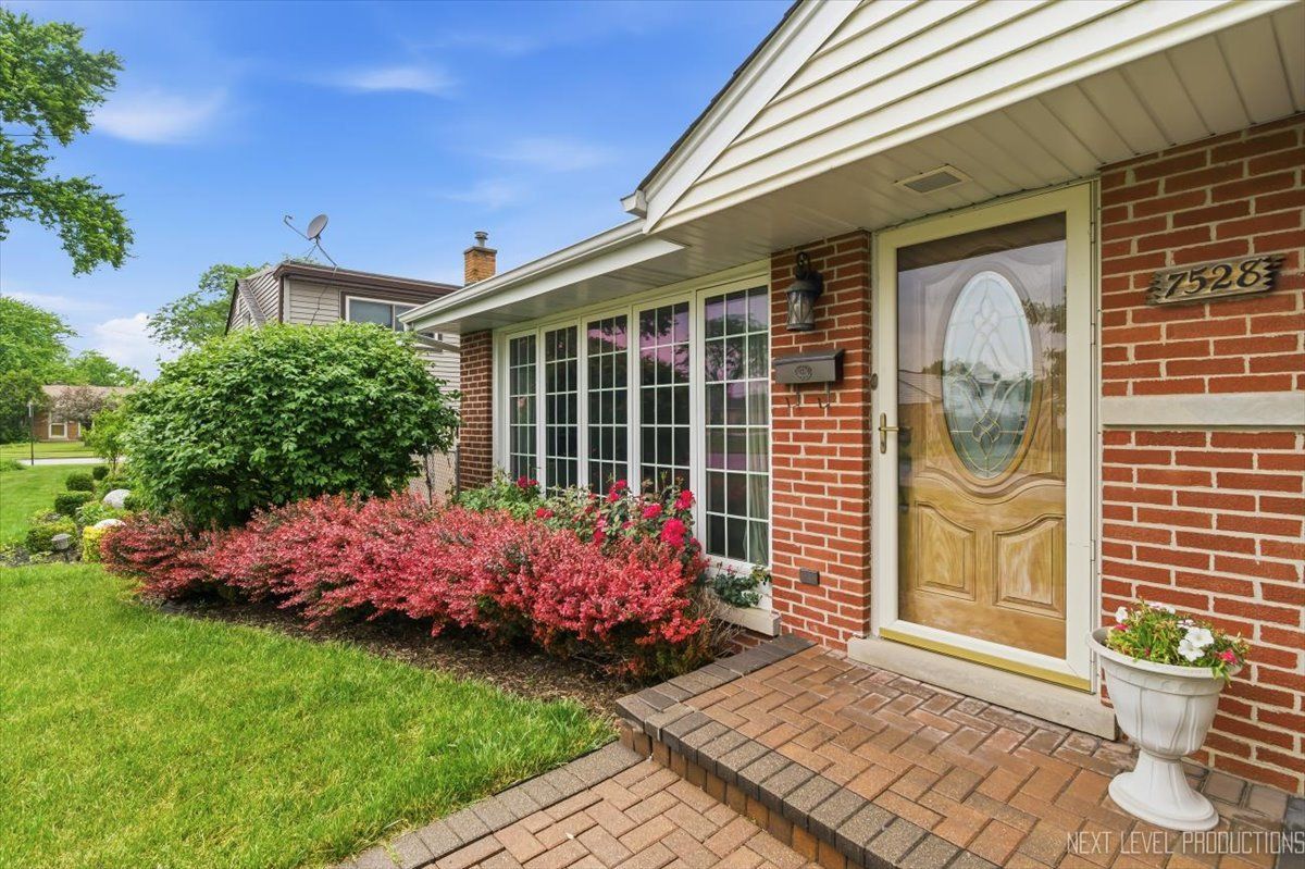 7528 Churchill Street — Morton Grove, IL 60053