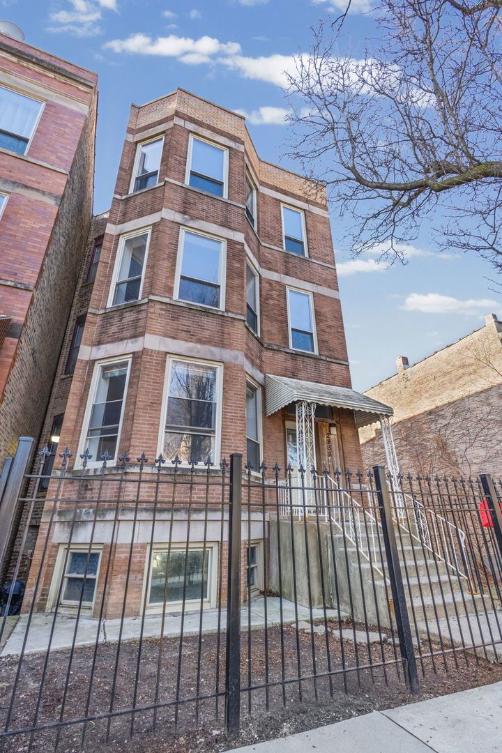 2833 W Polk Street — Chicago, IL 60612