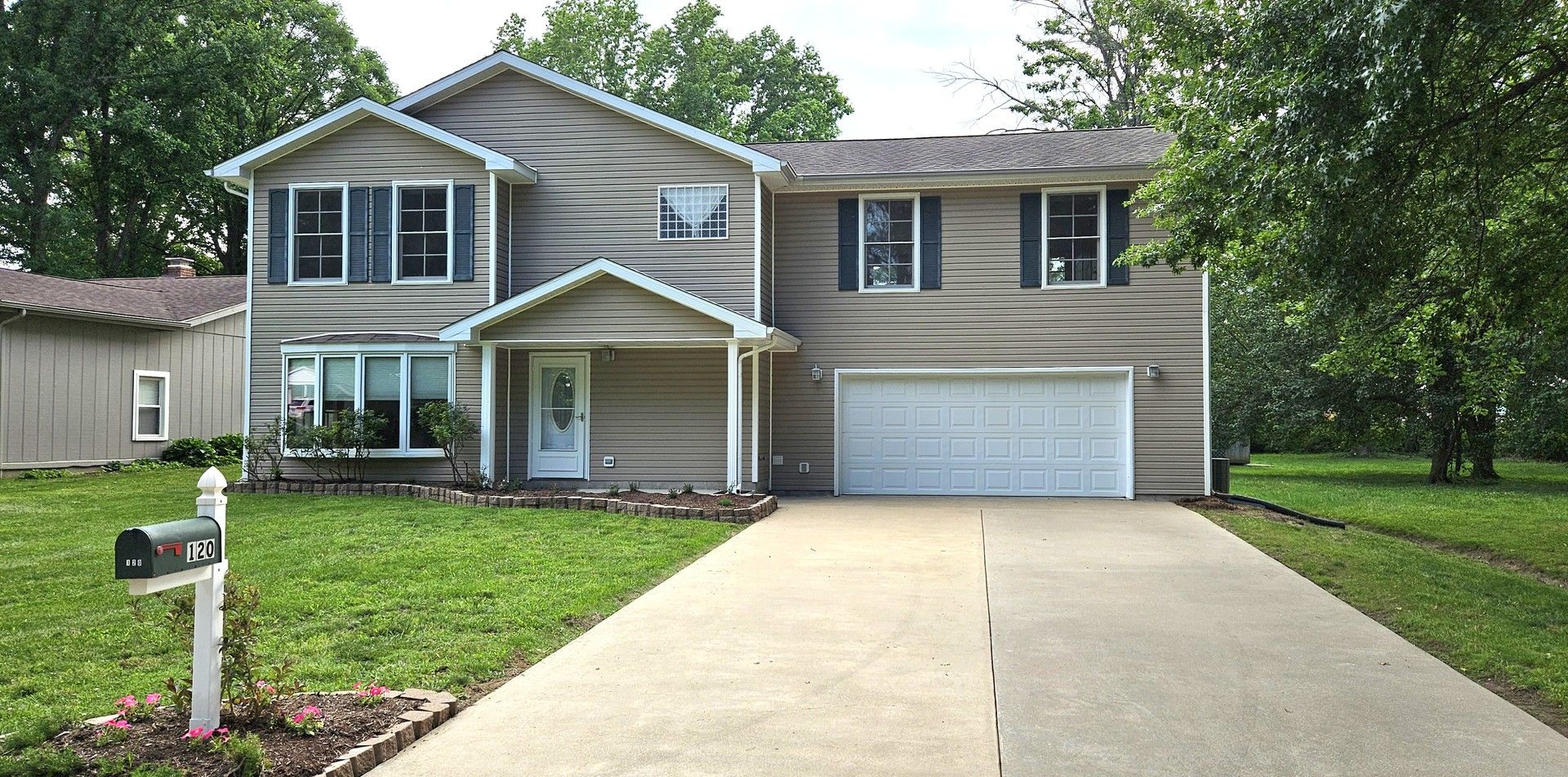 120 N Lark Lane — Carbondale, IL 62901