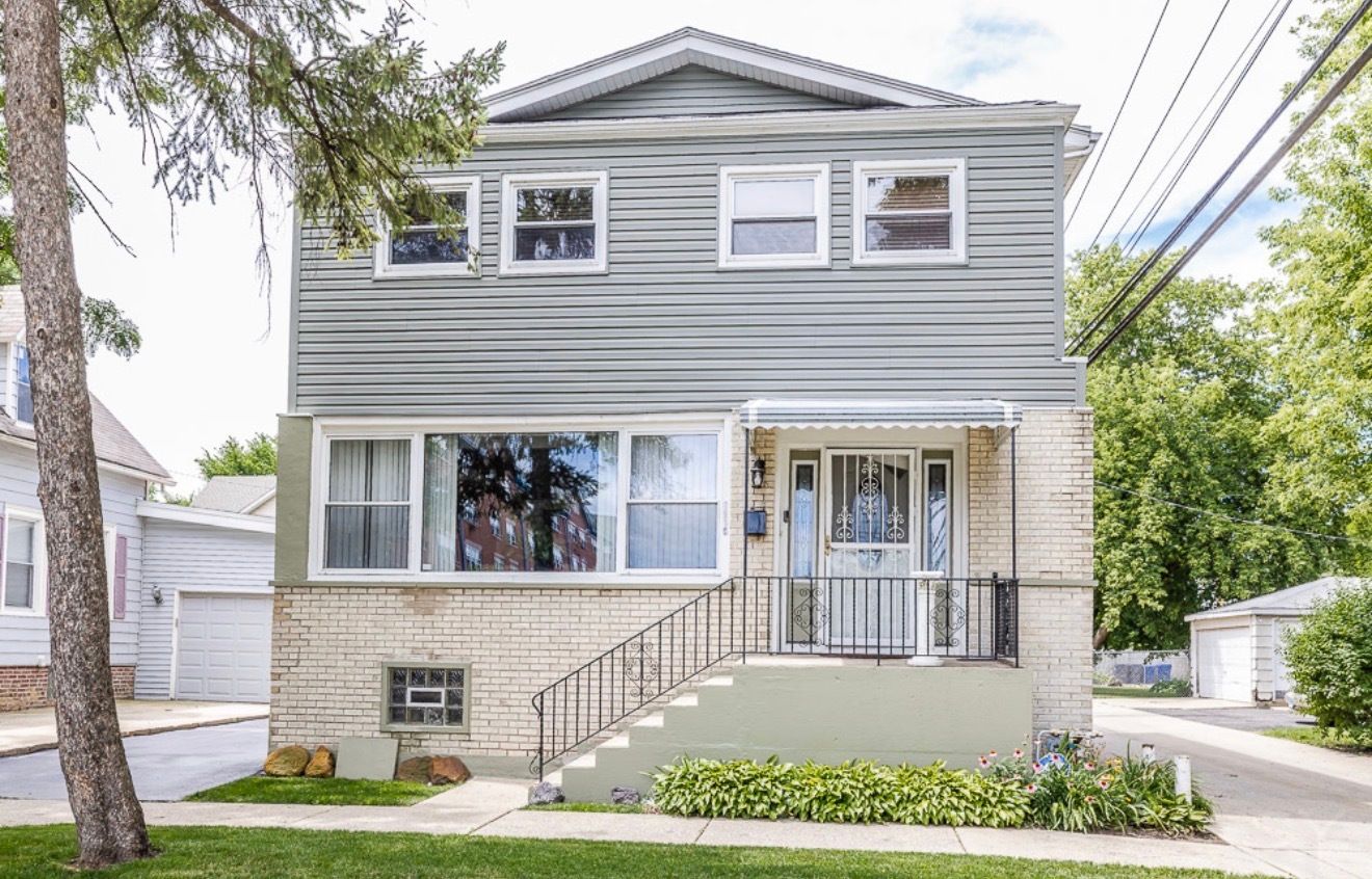 1910 Dewey Avenue — Evanston, IL 60201