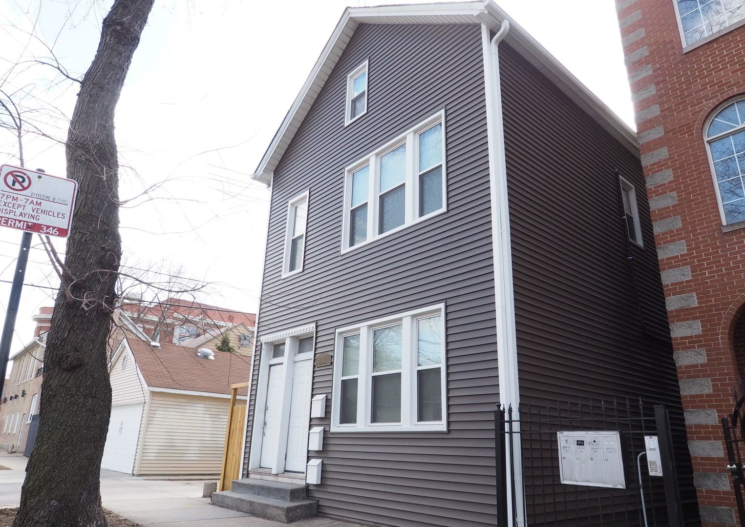 2115 W Wellington Avenue — Chicago, IL 60618