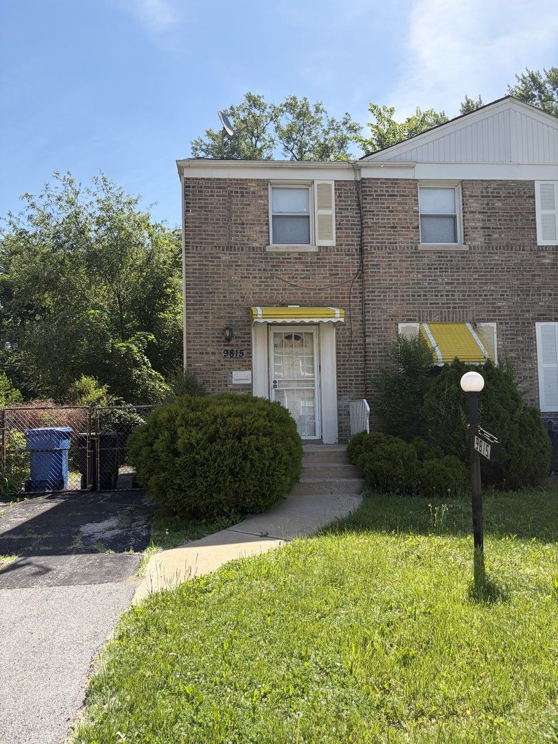 9815 S Clyde Avenue — Chicago, IL 60617