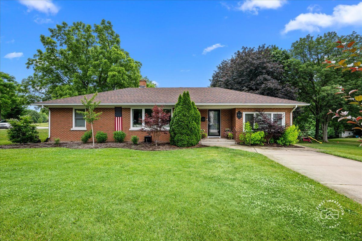 42 N 13th Avenue — St. Charles, IL 60174