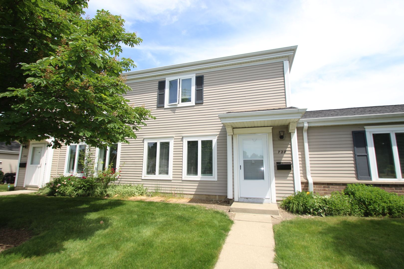 728 E Old Willow Road #104B — Prospect Heights, IL 60070