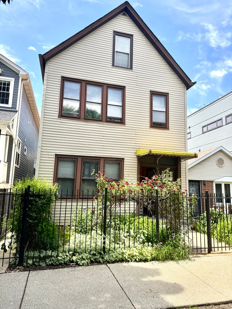 1748 N Artesian Avenue — Chicago, IL 60647