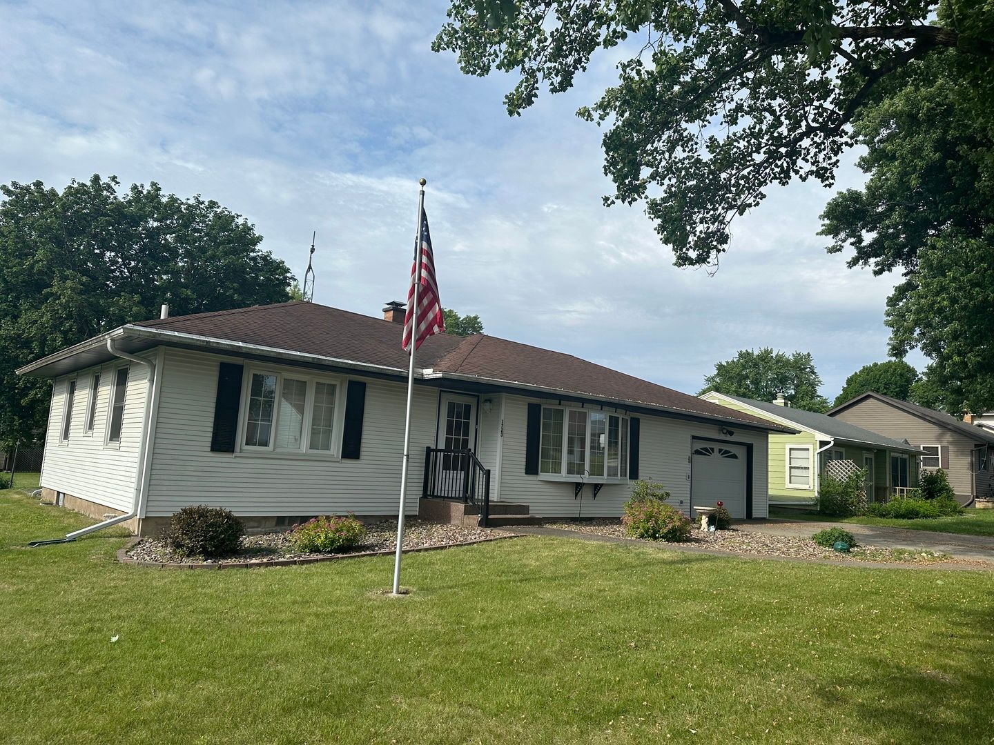 1723 E LAWN — Savanna, IL 61074