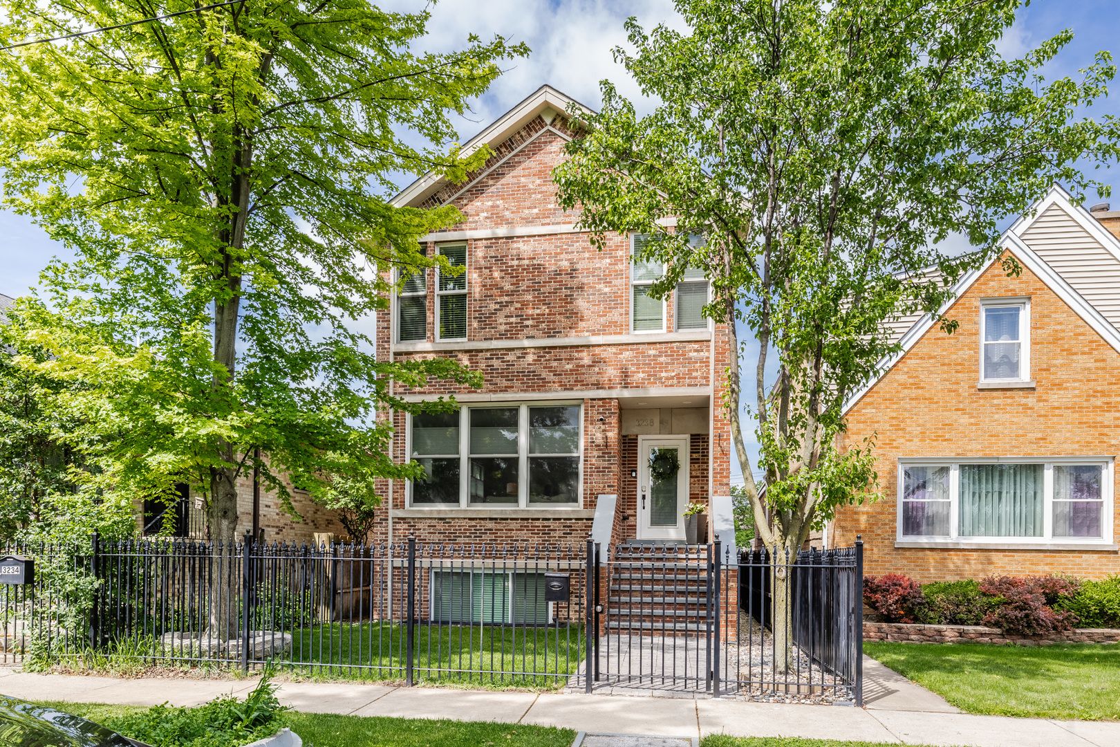3238 N Pioneer Avenue — Chicago, IL 60634