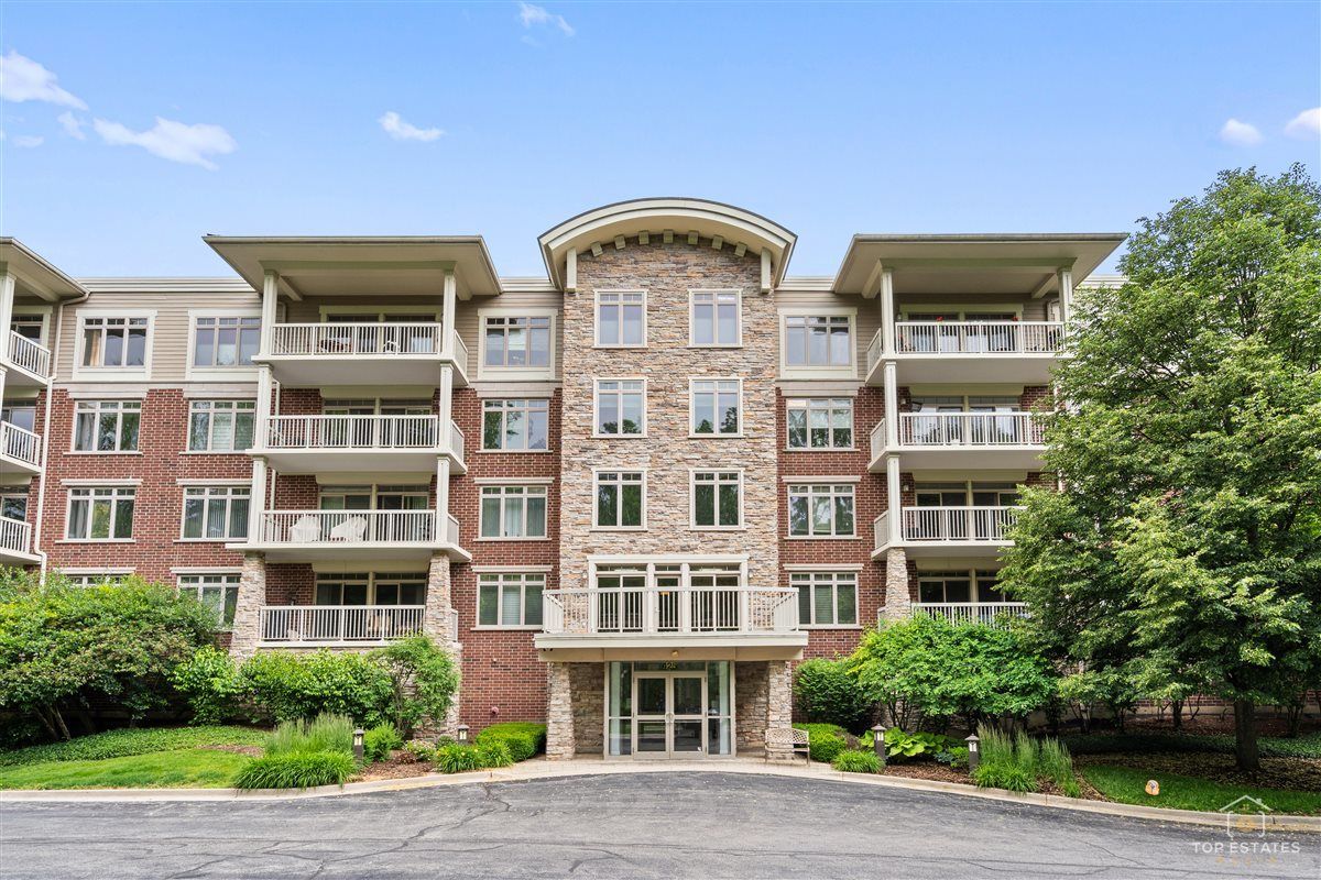 425 N BENJAMIN Drive #205 — Vernon Hills, IL 60061