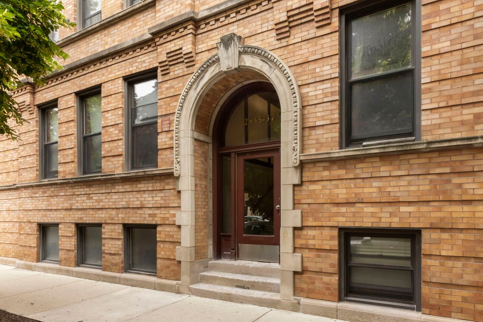 2837 N Cambridge Avenue #2 — Chicago, IL 60657