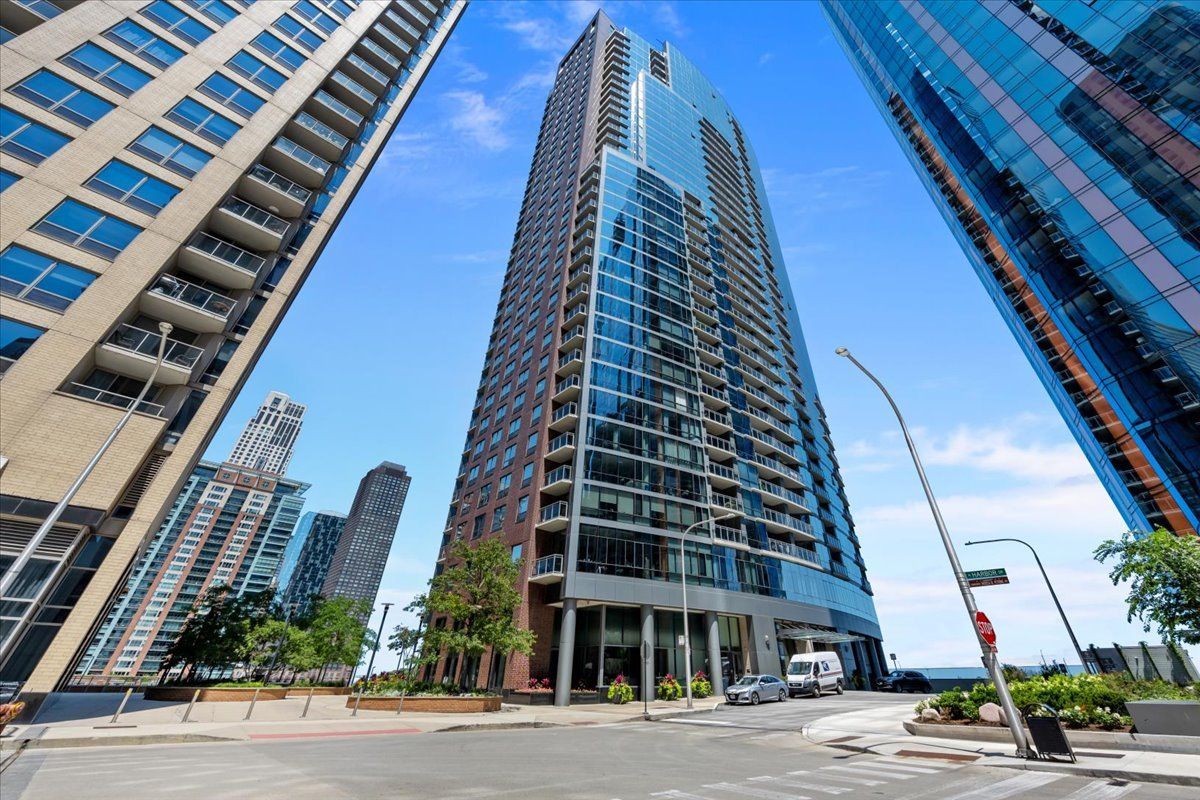 450 E Waterside Drive #3409 — Chicago, IL 60601