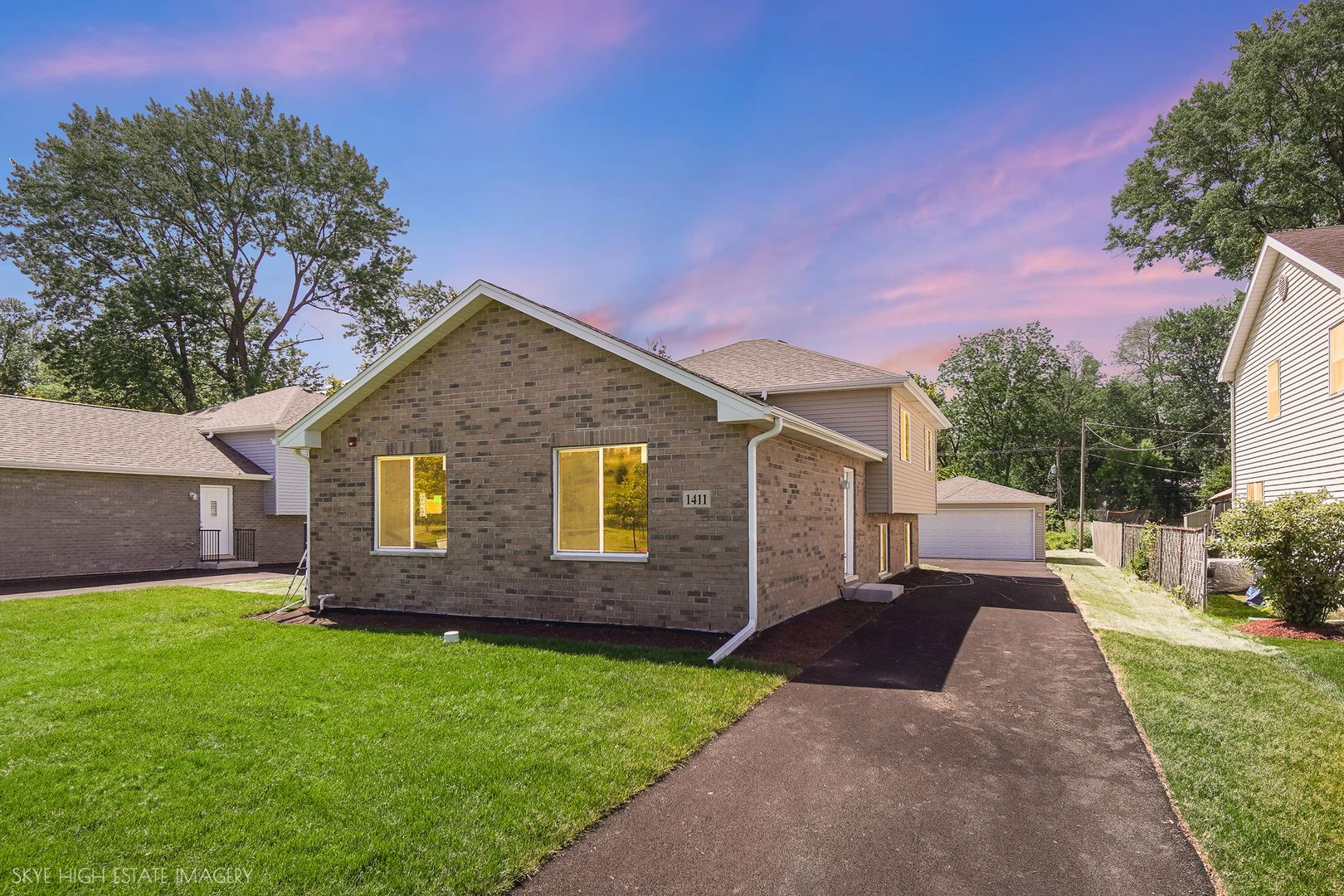 1411 W 172nd Street — East Hazel Crest, IL 60429