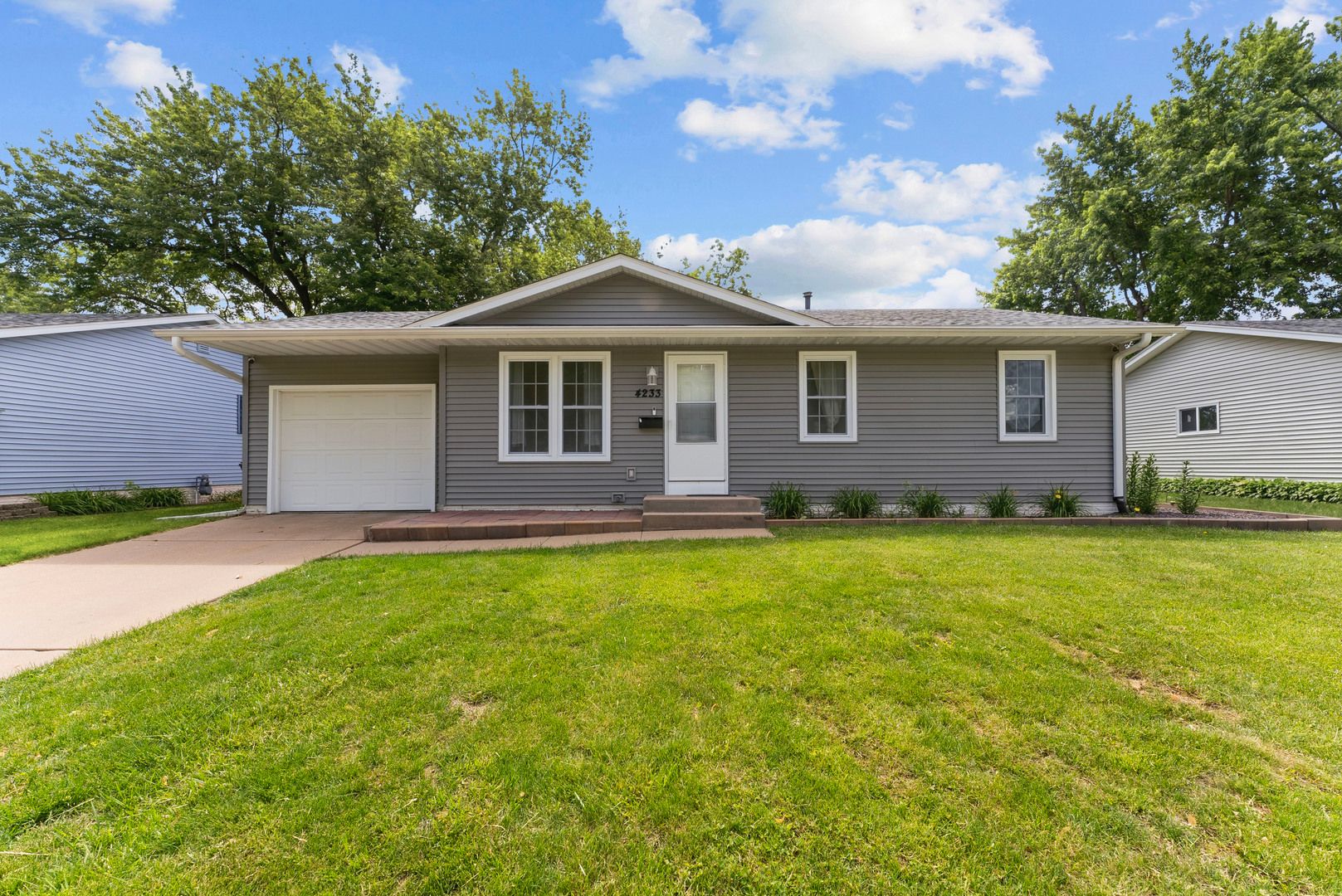 4233 Warren Street — Davenport, IA 52806