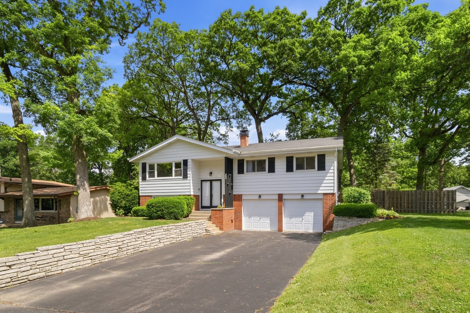 254 Dunbar Road — Mundelein, IL 60060