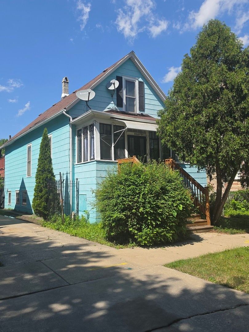 5948 W Walton Street — Chicago, IL 60651