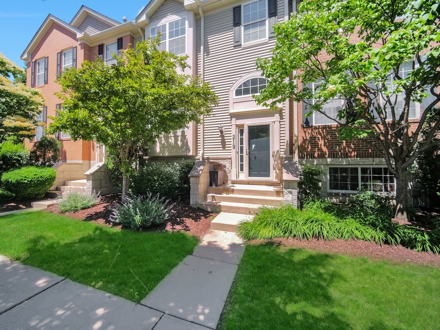 219 Willow Boulevard #1202B — Willow Springs, IL 60480