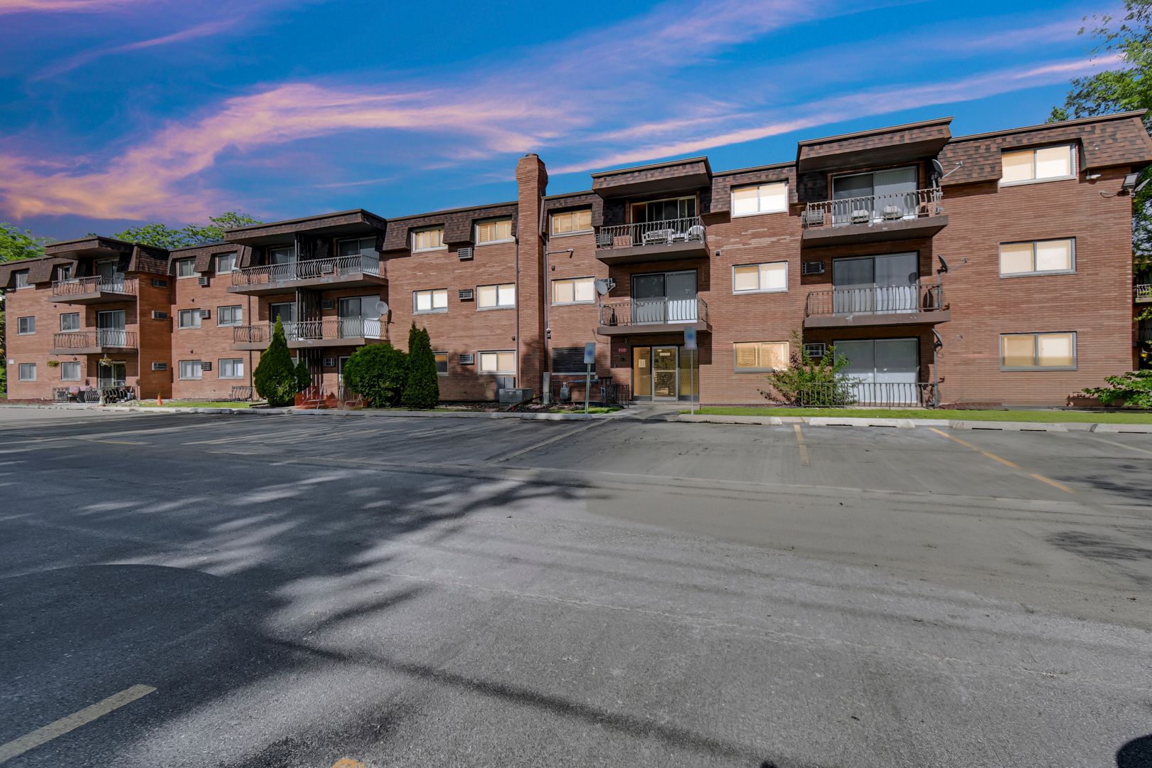 18555 Hickory Court #24 — Lansing, IL 60438