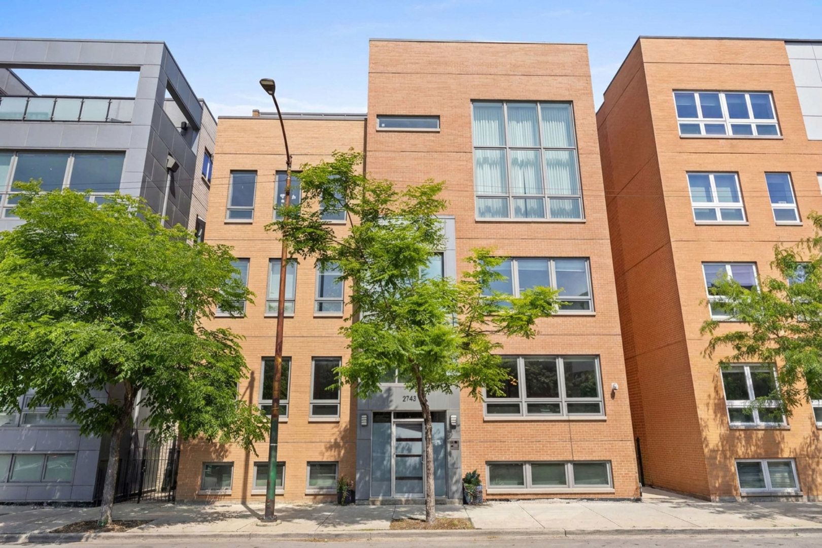 2743 N Ashland Avenue #1N — Chicago, IL 60614