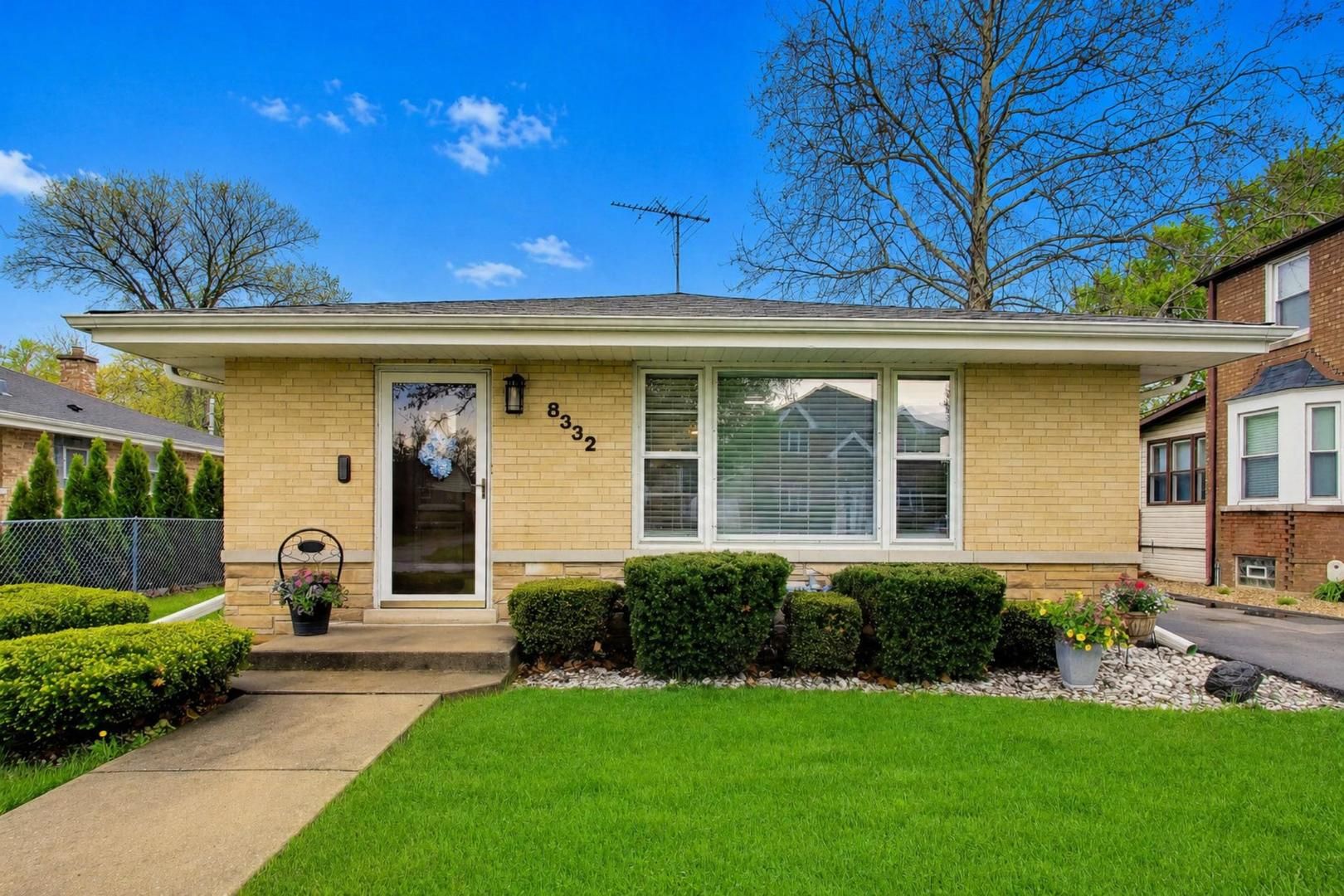 8332 N Oketo Avenue — Niles, IL 60714