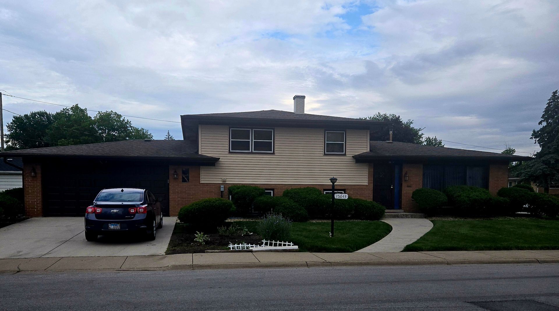 15643 Gouwens Lane — South Holland, IL 60473