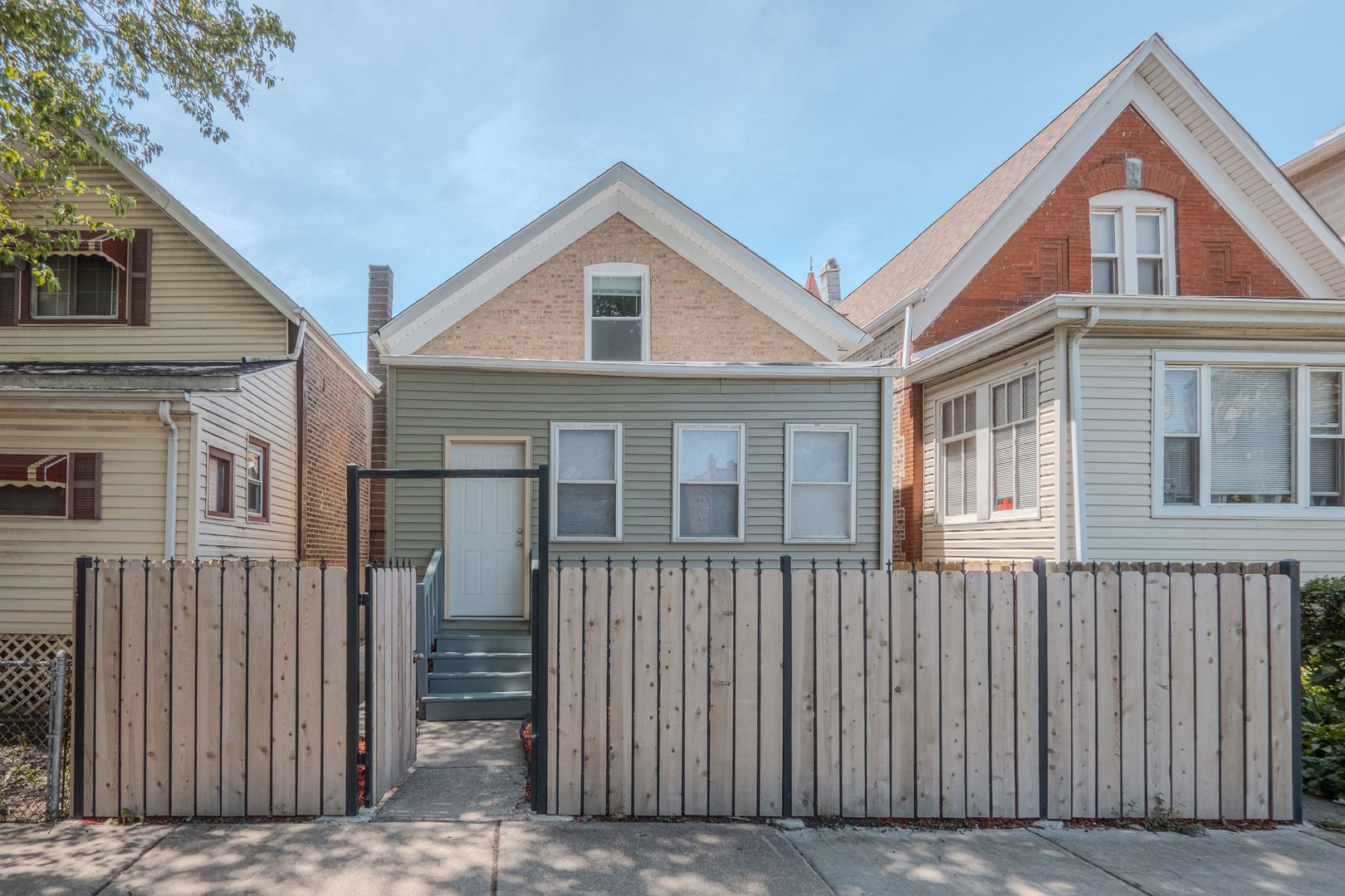320 S Whipple Street — Chicago, IL 60612