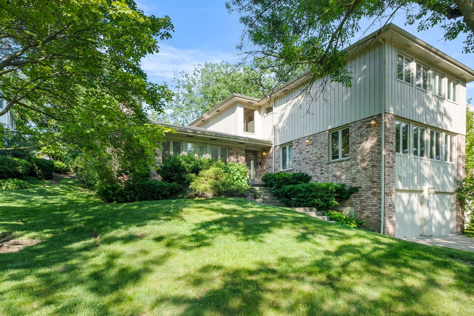 559 Hillside Drive — Highland Park, IL 60035