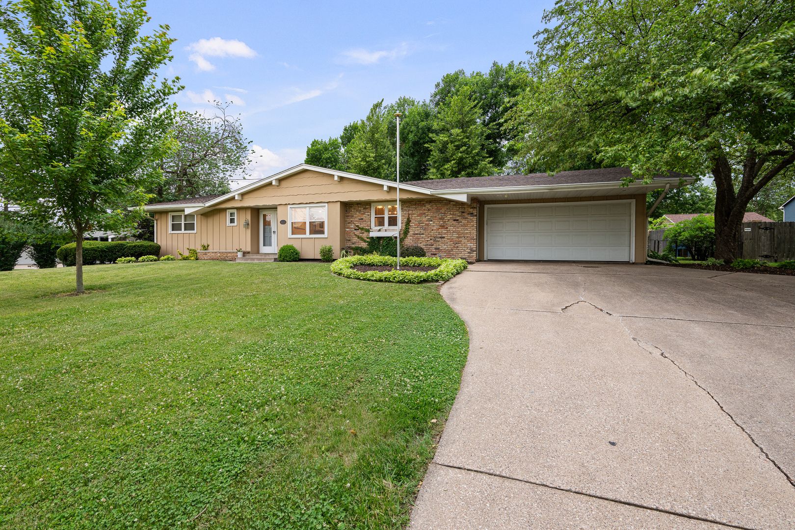 4326 El Rancho Drive — Davenport, IA 52806