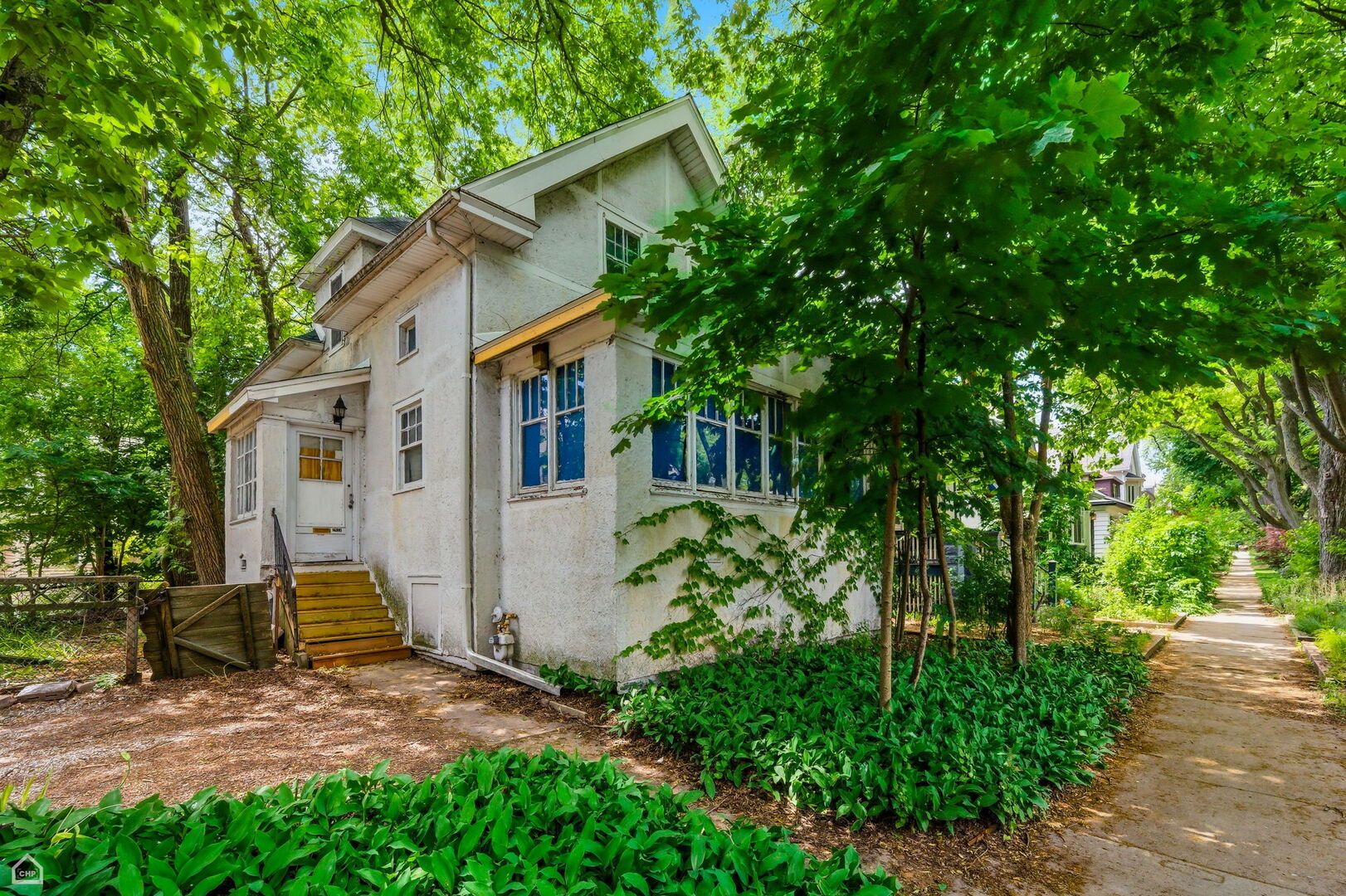 2019 W Chase Avenue — Chicago, IL 60645