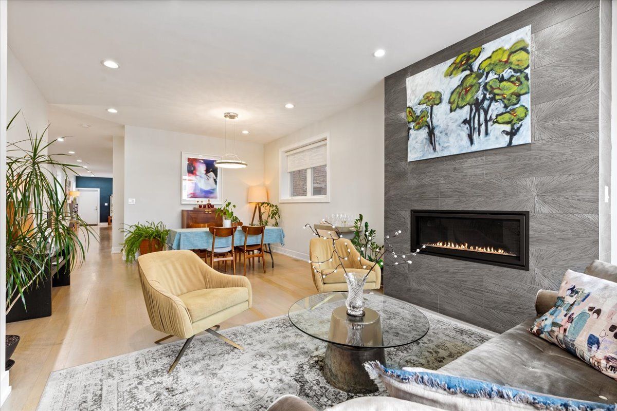 3033 N Clybourn Avenue #1, Chicago, IL 60618