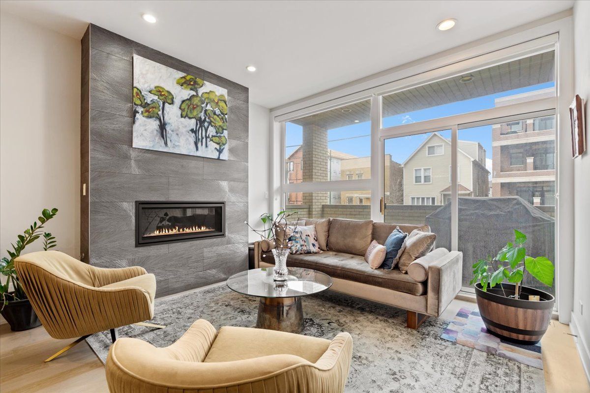 3033 N Clybourn Avenue #1, Chicago, IL 60618