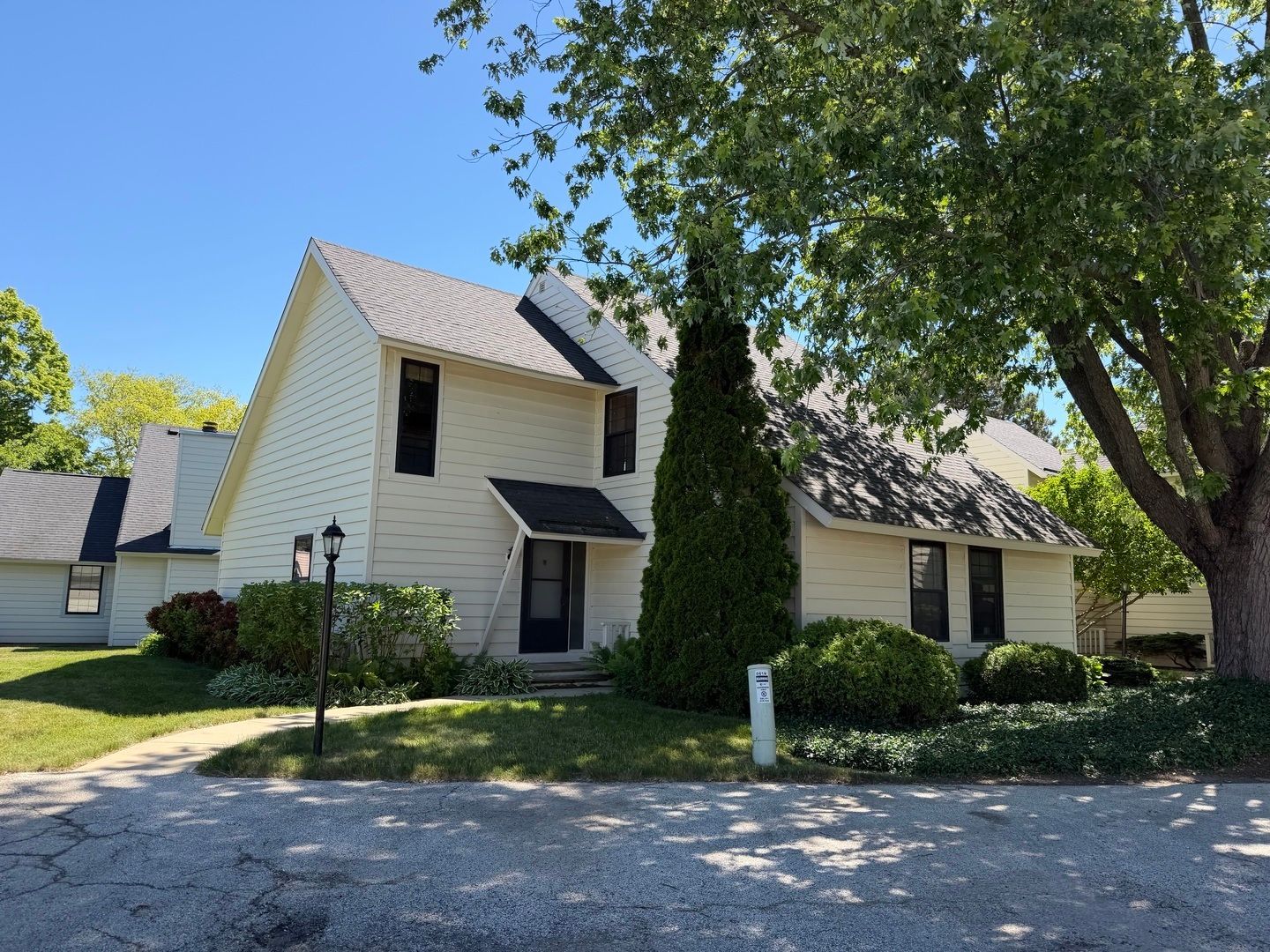 661 Mitchell Court #661 — Gurnee, IL 60031
