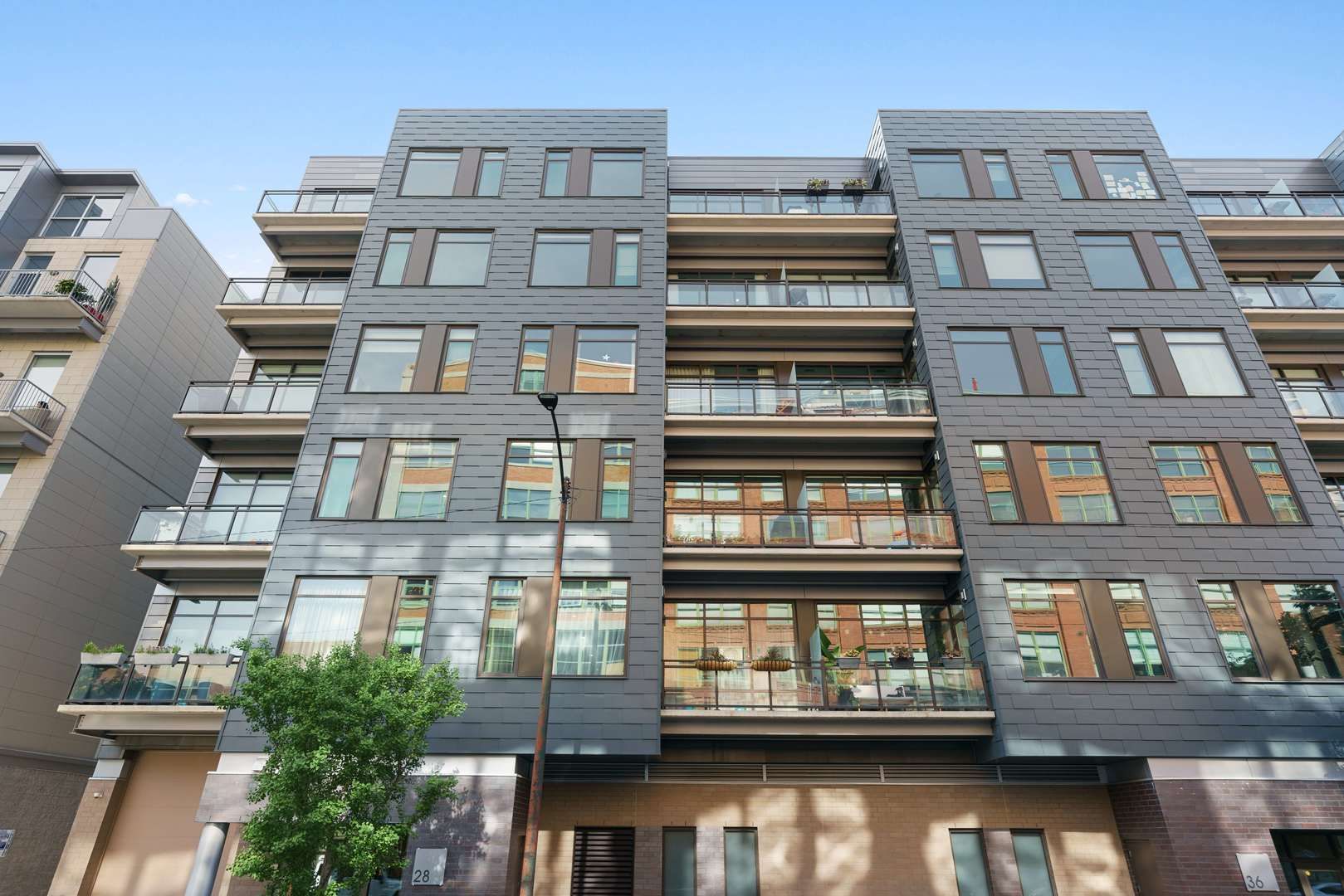 28 N Carpenter Street #4N — Chicago, IL 60607