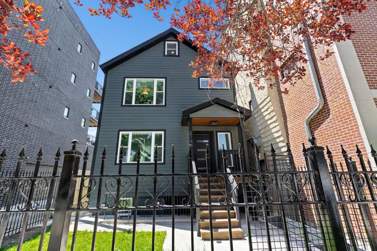 2144 N Rockwell Street — Chicago, IL 60647