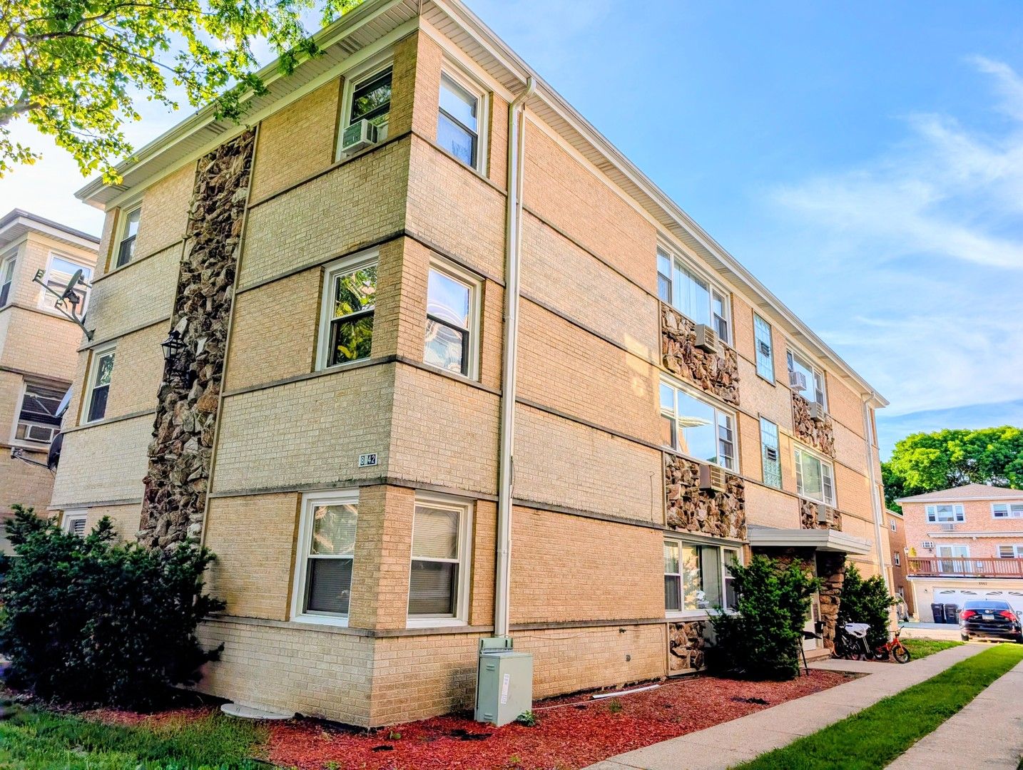 8642 W Berwyn Avenue #2S — Chicago, IL 60656