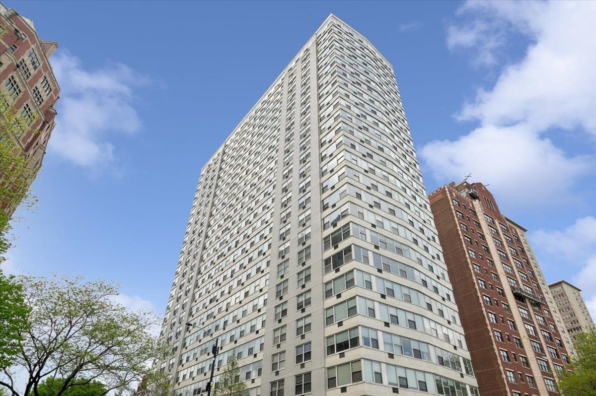 3900 N Lake Shore Drive #2B — Chicago, IL 60613