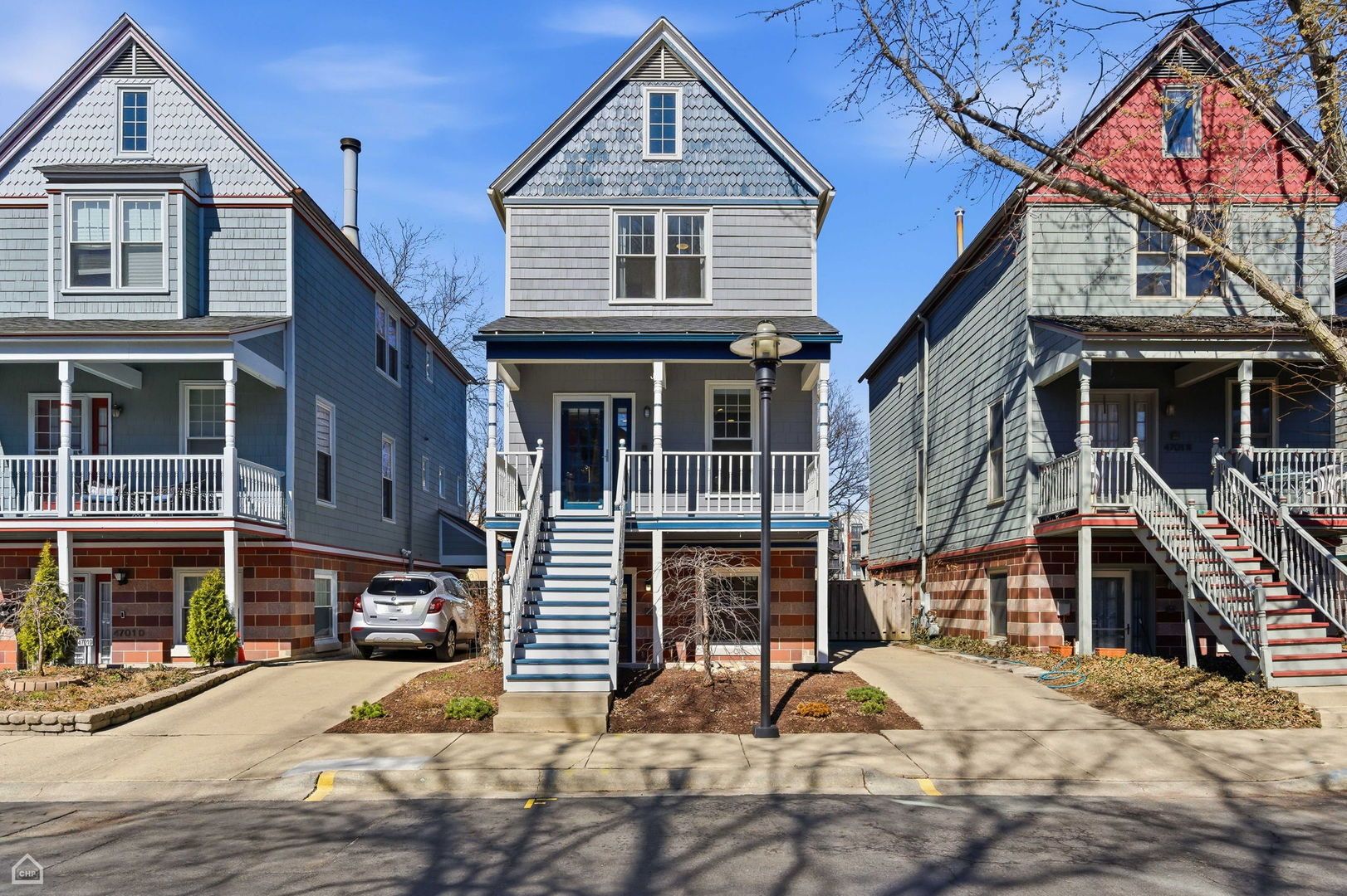 4701 S Woodlawn Avenue — Chicago, IL 60615