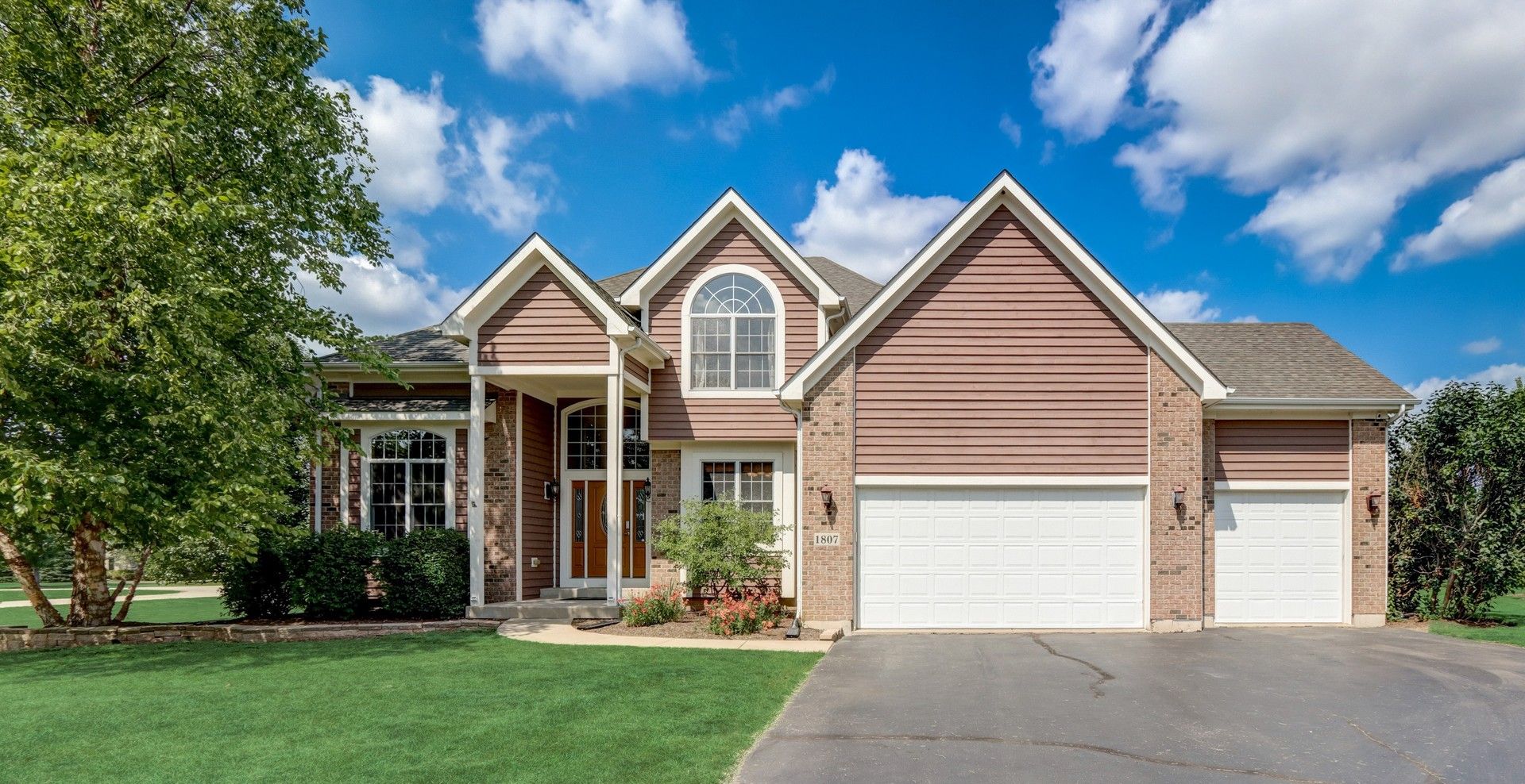 1807 Ballina Lane — McHenry, IL 60050
