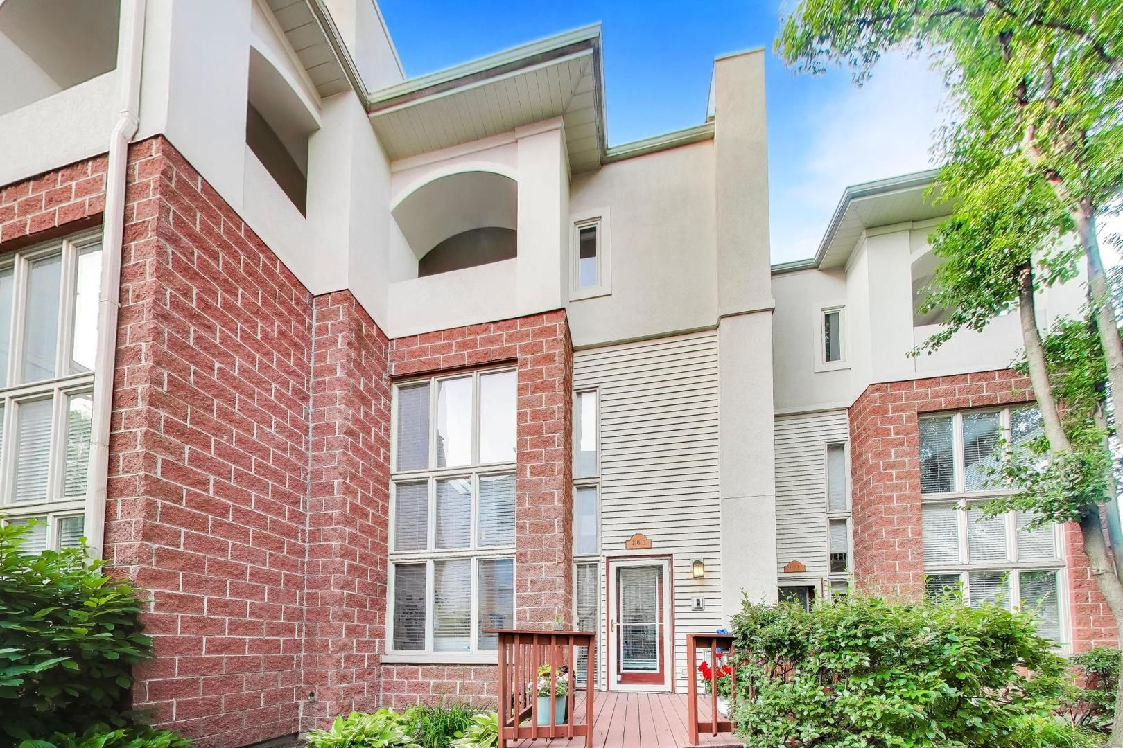 210 Des Plaines Avenue #E — Forest Park, IL 60130