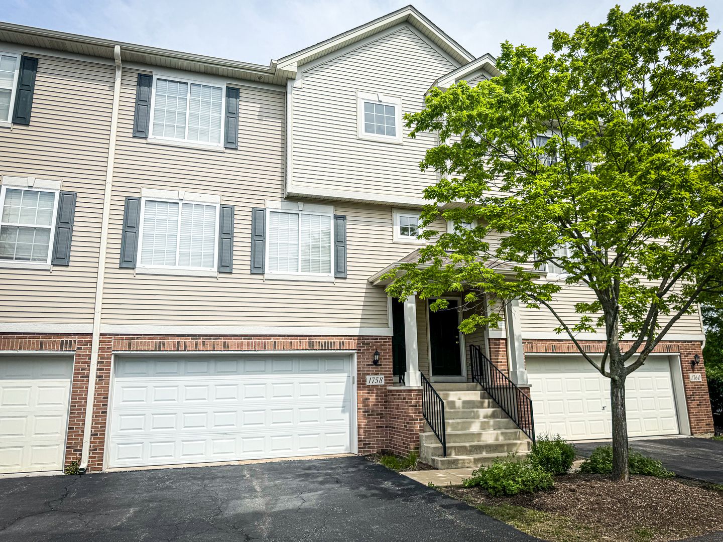 1758 Fredericksburg Lane — Aurora, IL 60503