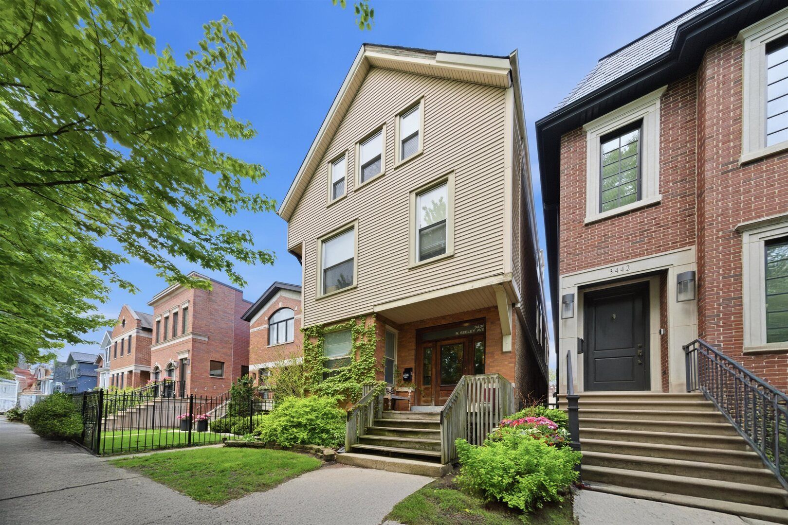 3438 N Seeley Avenue — Chicago, IL 60618